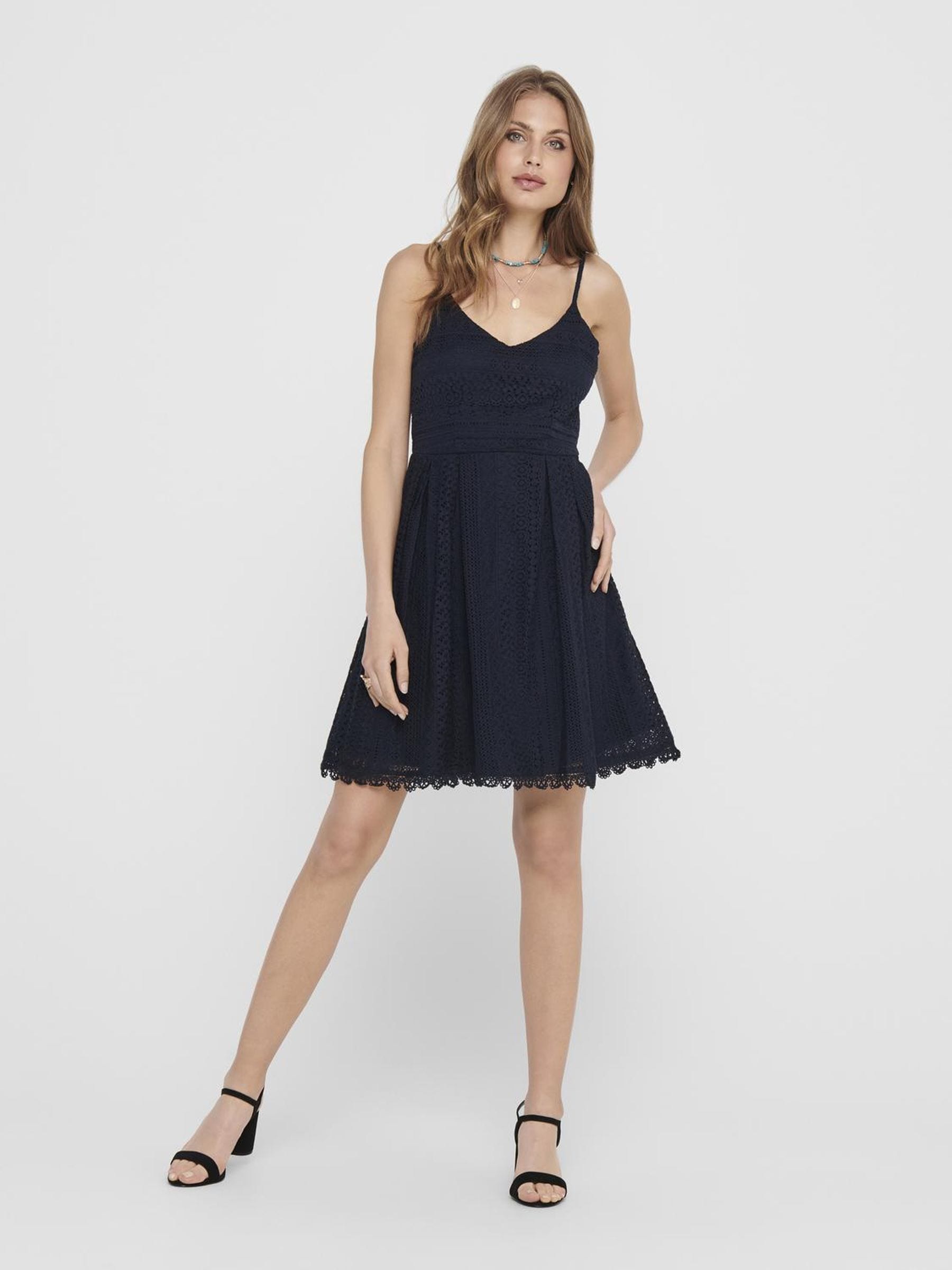 ONLY Trägerkleid »ONLHELENA LACE S/L SHORT DRESS WVN«, mit Spitzen-Detail