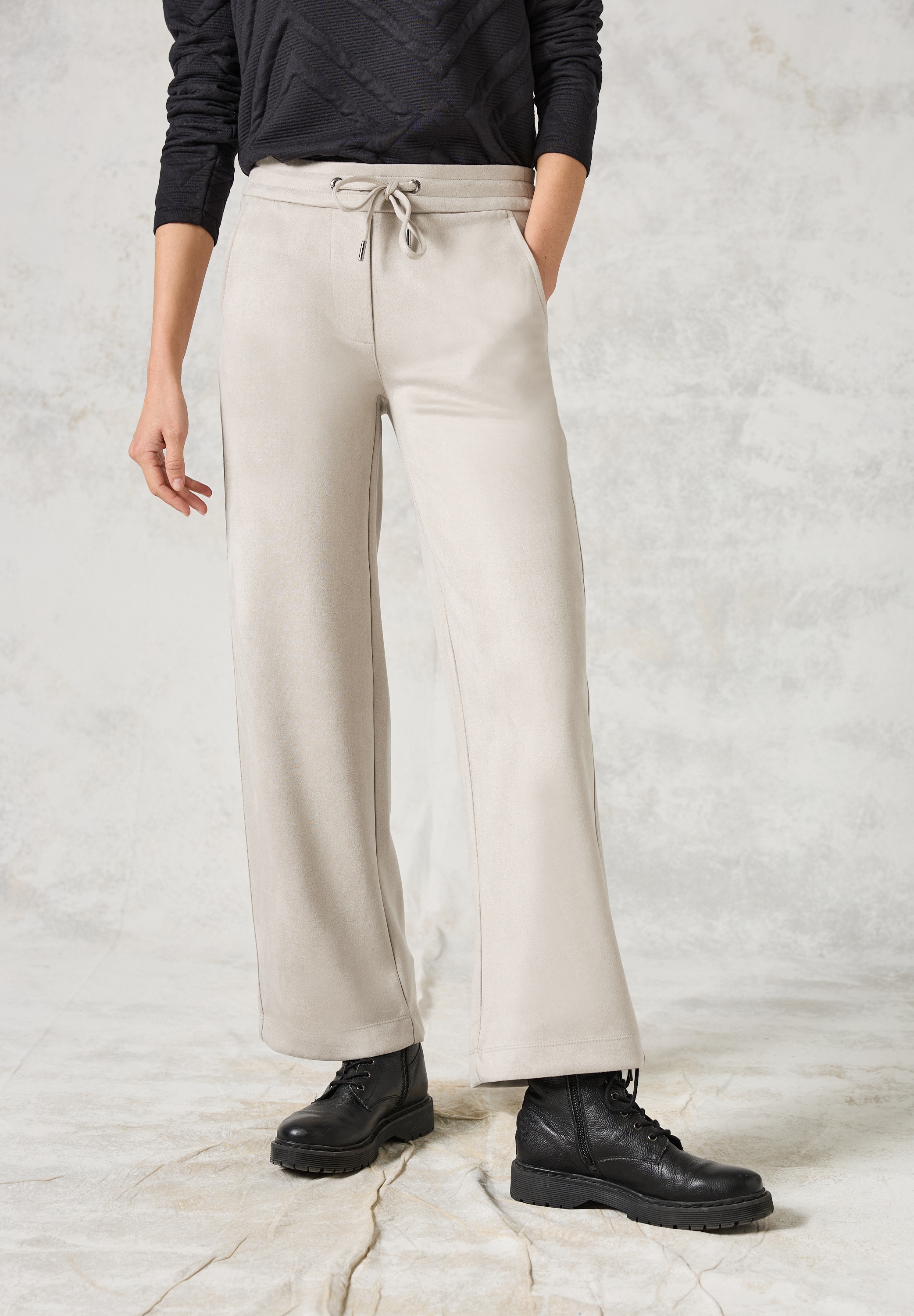 Cecil Lederimitathose  High Waist