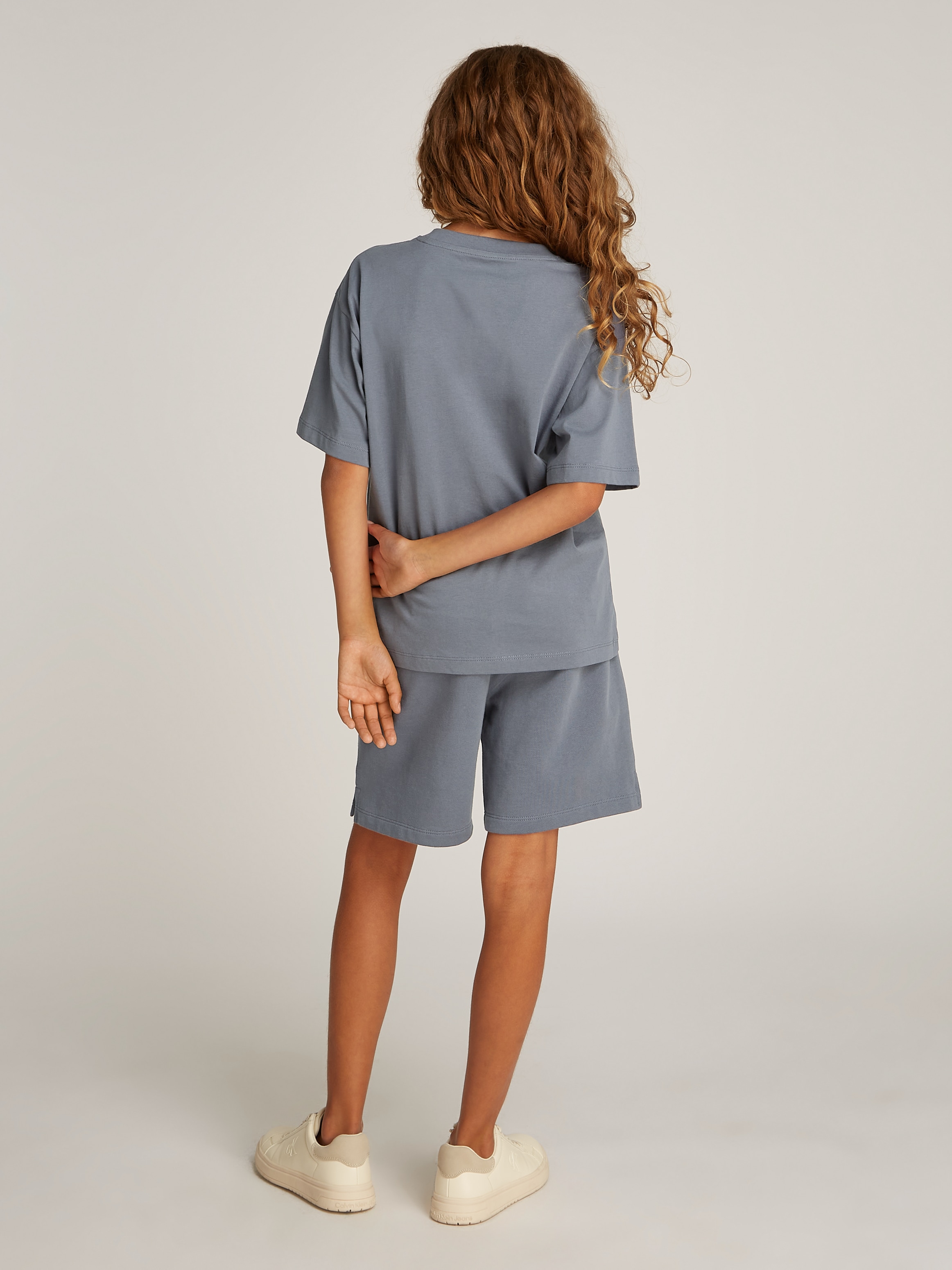 Calvin Klein Jeans Shirt & Shorts »T-SHIRT/SHORTS RELAXED SET«, mit Logo-Badges