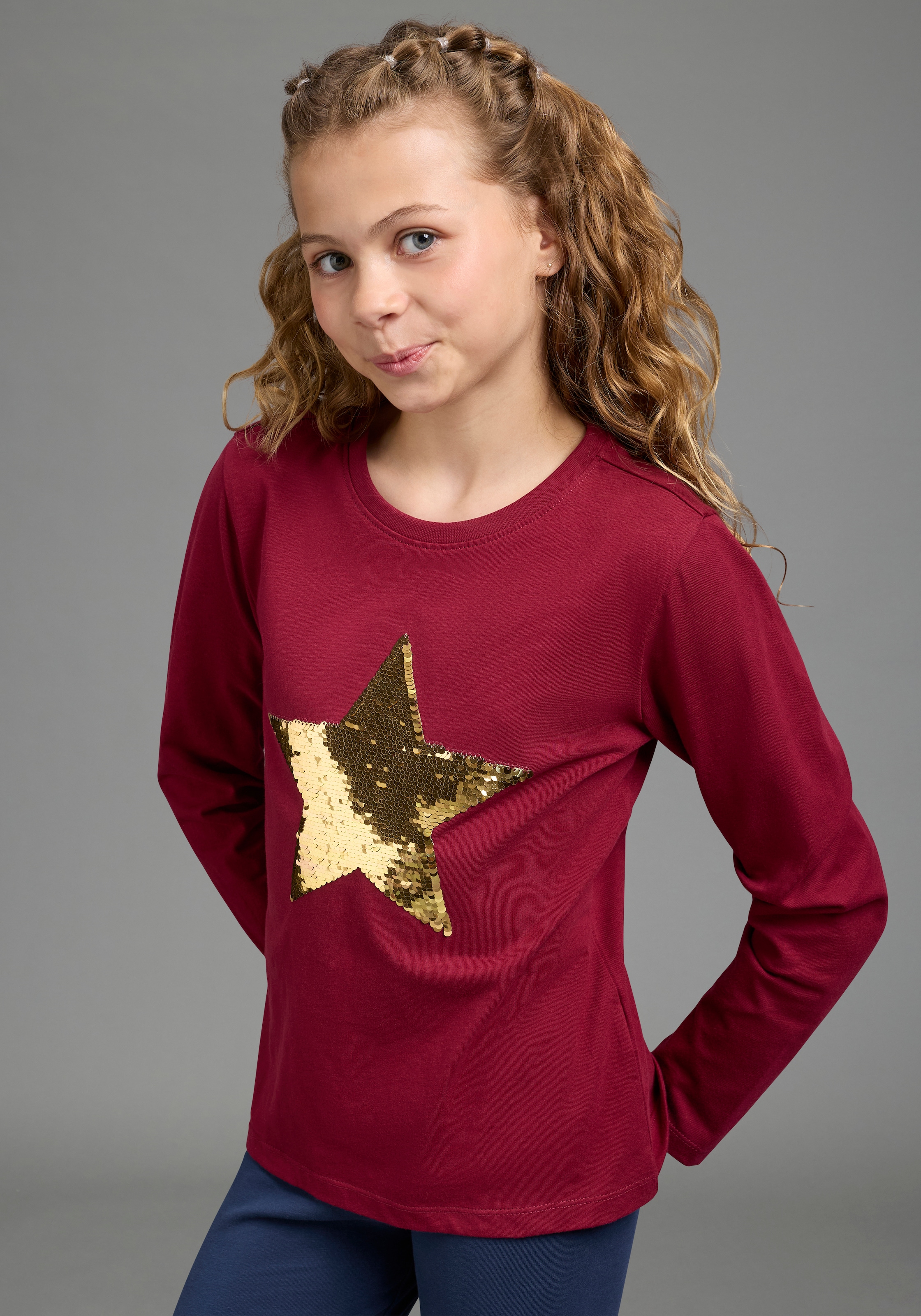 KIDSWORLD Langarmshirt "mit STERN Applikation" Langarm, taillierter Schnitt, mit glitzernden Pailletten