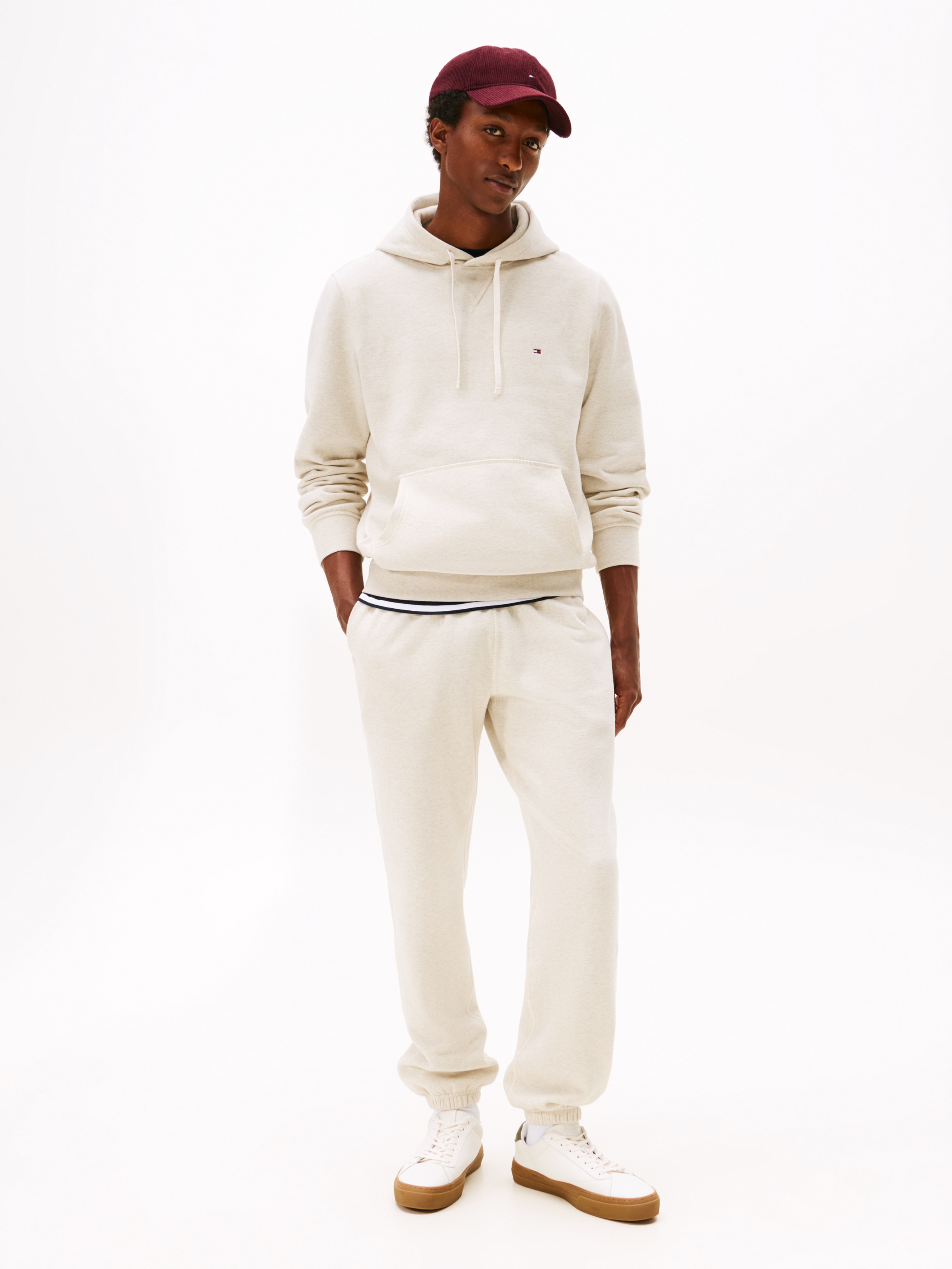Tommy Hilfiger Hoodie »ESS SEASONAL FLEECE HOODY«, mit Logostickerei