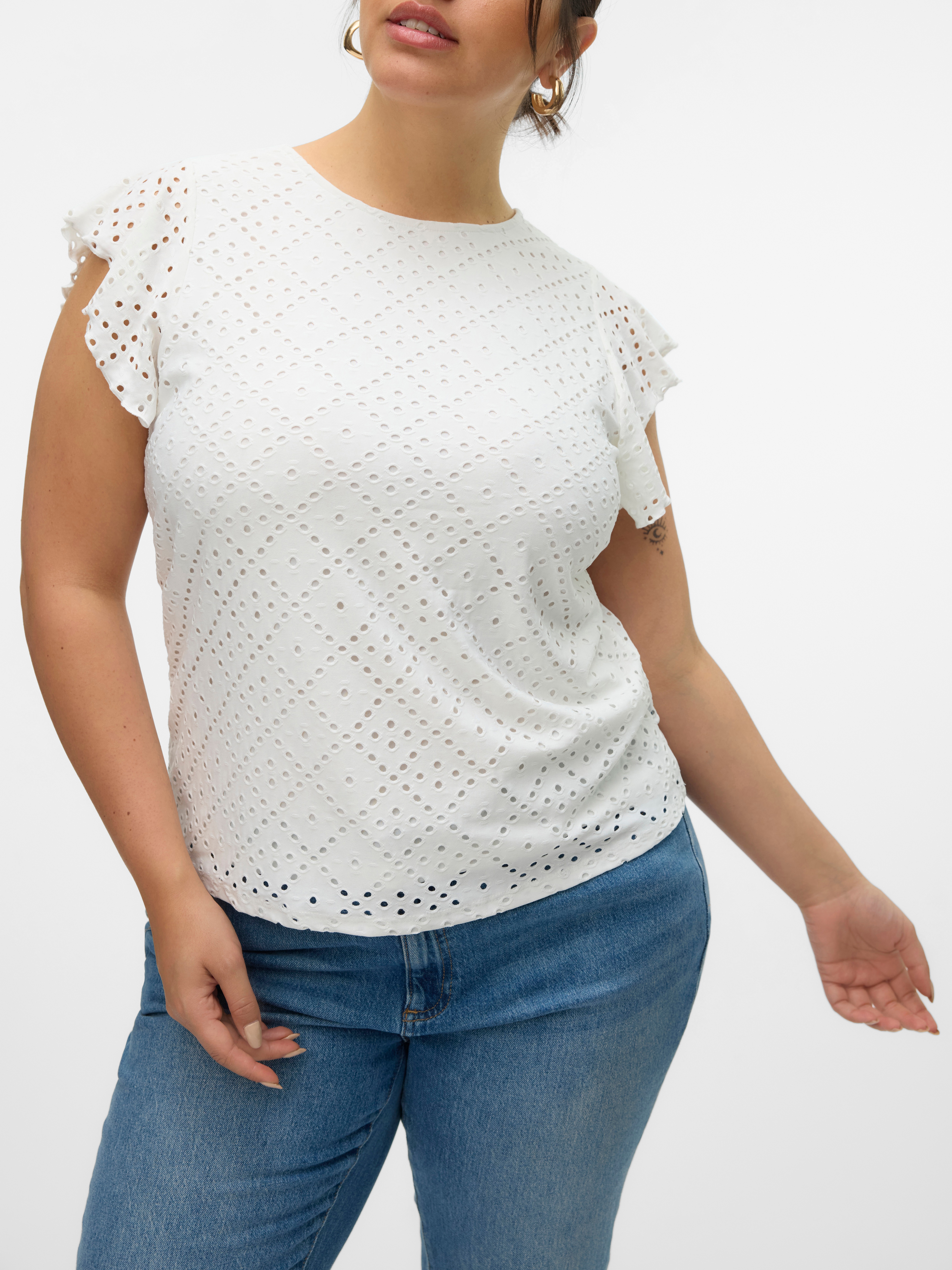 Thumbnail - Vero Moda Curve Spitzenshirt "VMCTASSA SL FRILL TOP NOOS CUR" Materialmix, loose fit