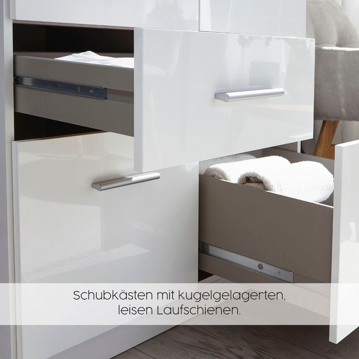 rauch Kleiderschrank »Drehtürenschrank Schrank Garderobe BURANO«, mit Schubladen und Spiegelumrandung in Farbabsetzung MADE IN GERMANY