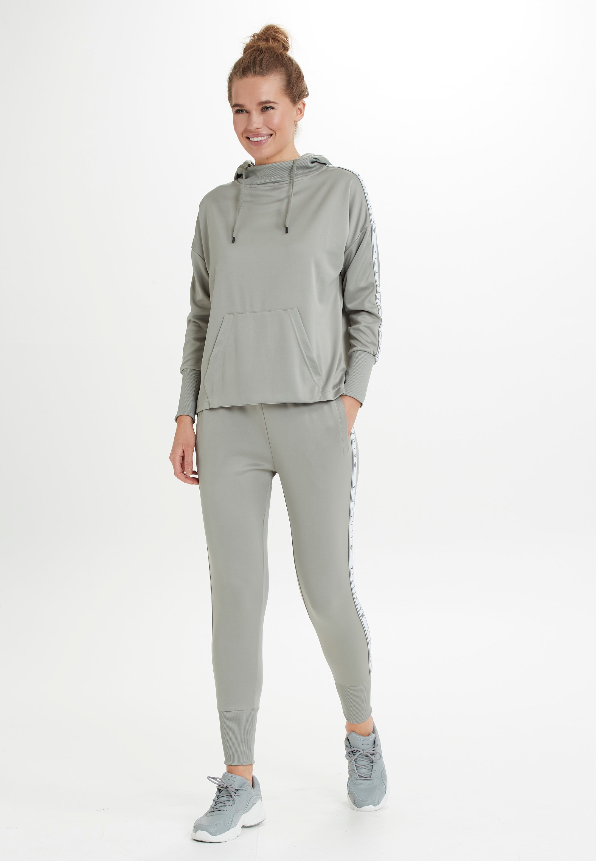 ATHLECIA Sweathose »Sella«, mit hippen Logoprint-Streifen