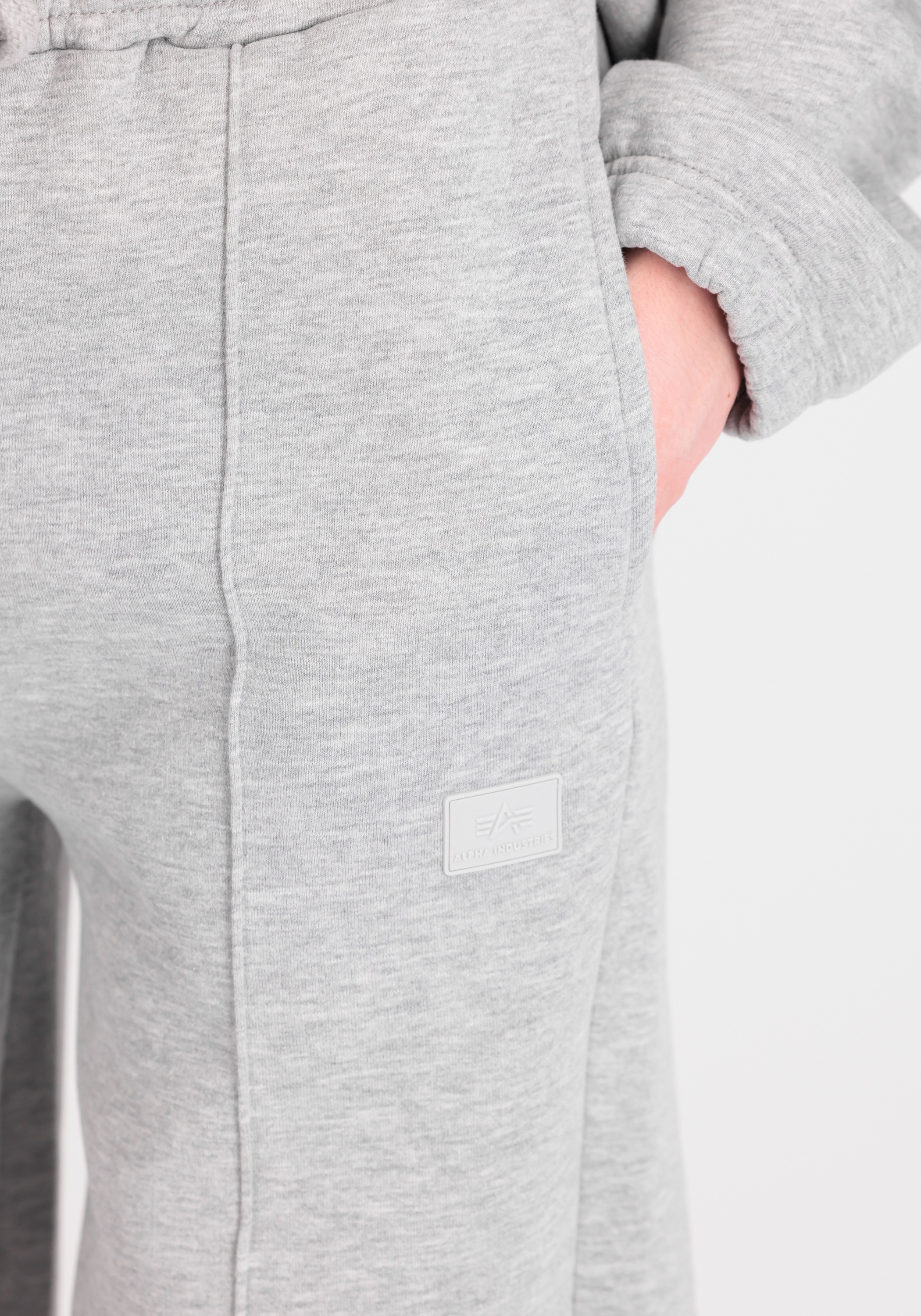 Alpha Industries Jogginghose »Alpha Industries Women - Jogger X-Fit Label Wide Jogger Wmn«
