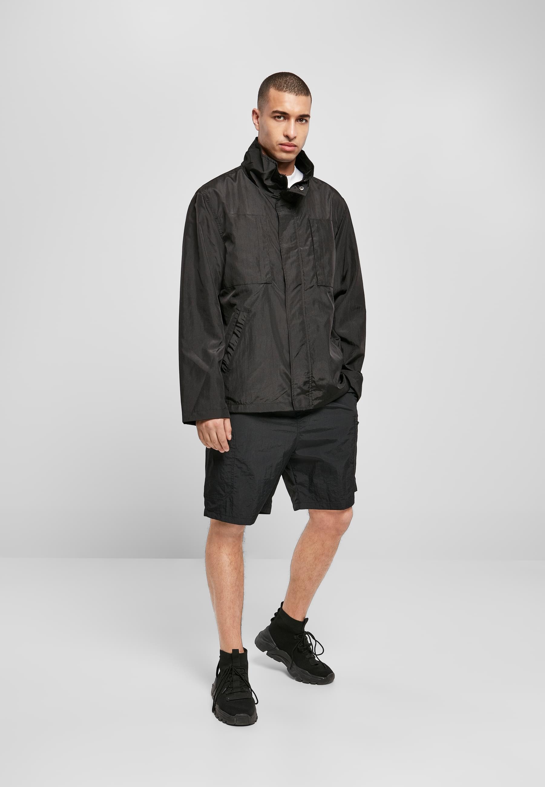URBAN CLASSICS Allwetterjacke »Urban Classics Herren Double Pocket Nylon Crepe Jacket«, (1 St.), ohne Kapuze