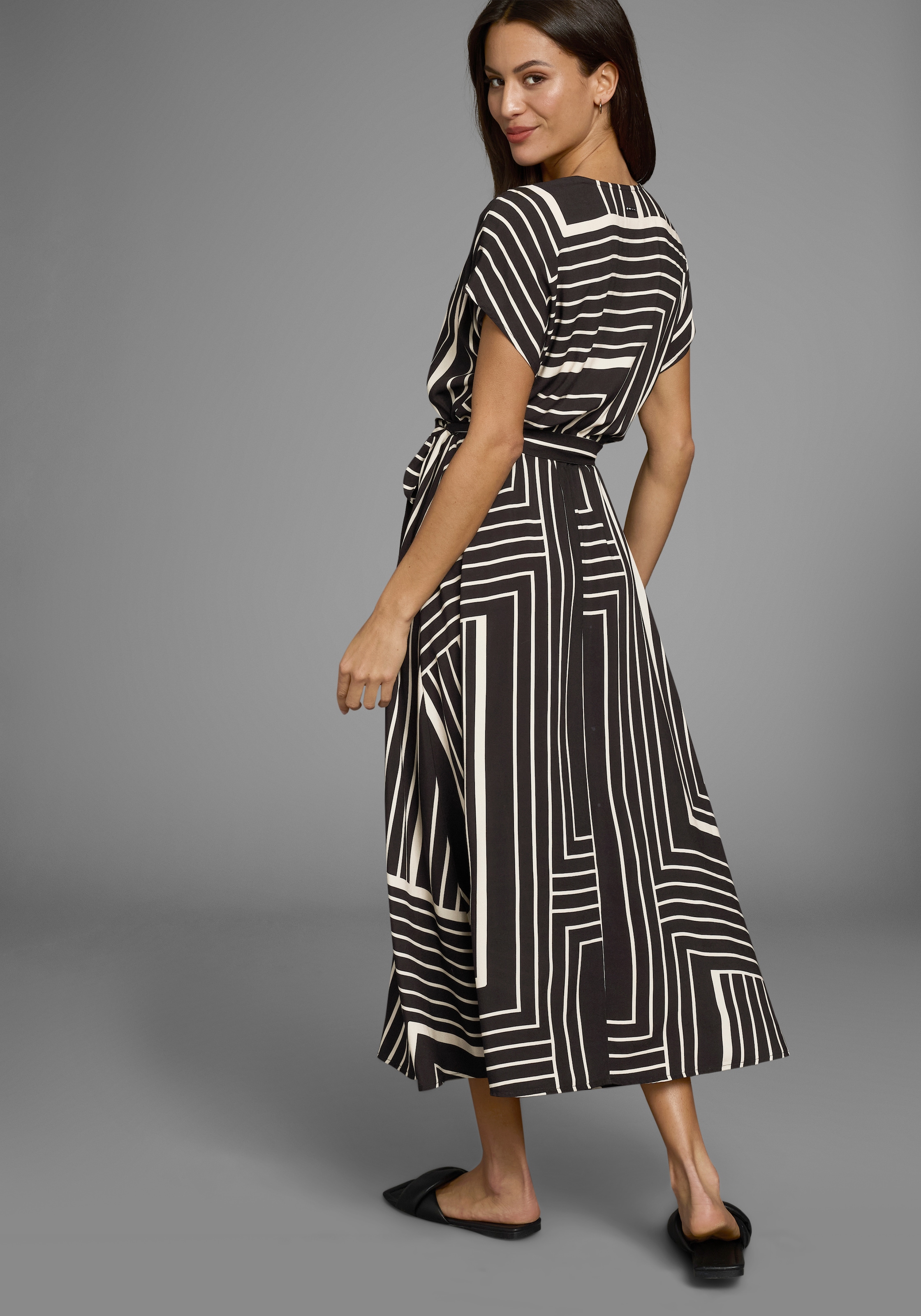 Laura Scott Midikleid, (2 tlg., inklusive Stoffgürtel), im trendigen Maxi-Streifendesign
