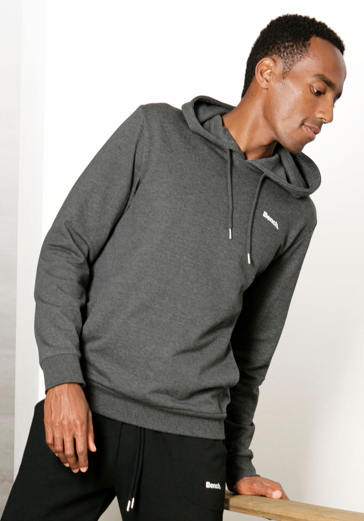 Bench. Loungewear Hoodie, Sweatshirt mit Kapuze und seitlichen Taschen, Baumwollmischung