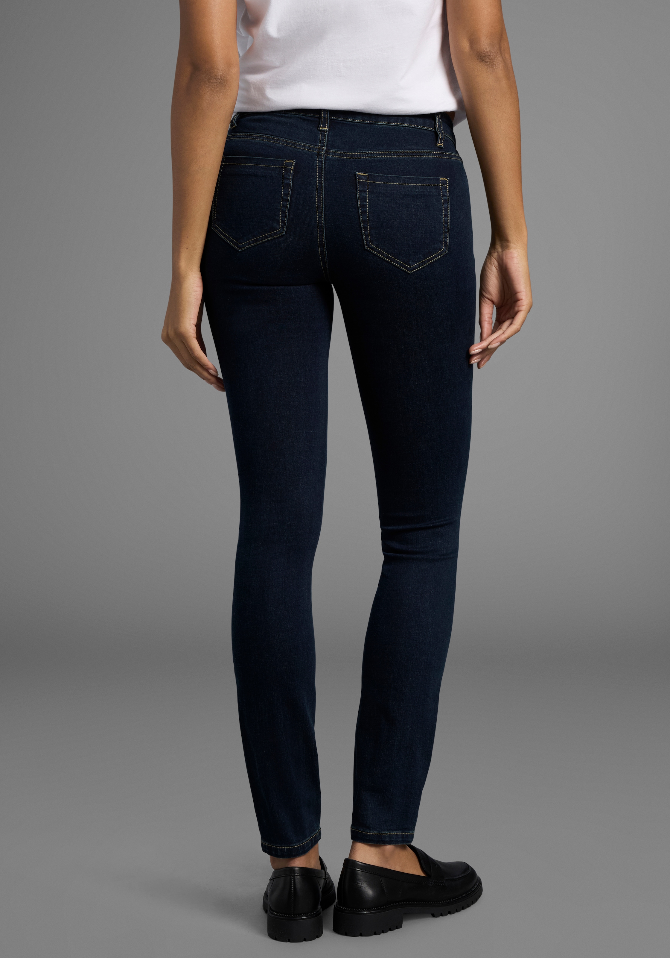 Arizona Skinny-fit-Jeans »Ultra-Stretch«, extra-enger Beinverlauf, normale Leibhöhe, mit Eingrifftaschen