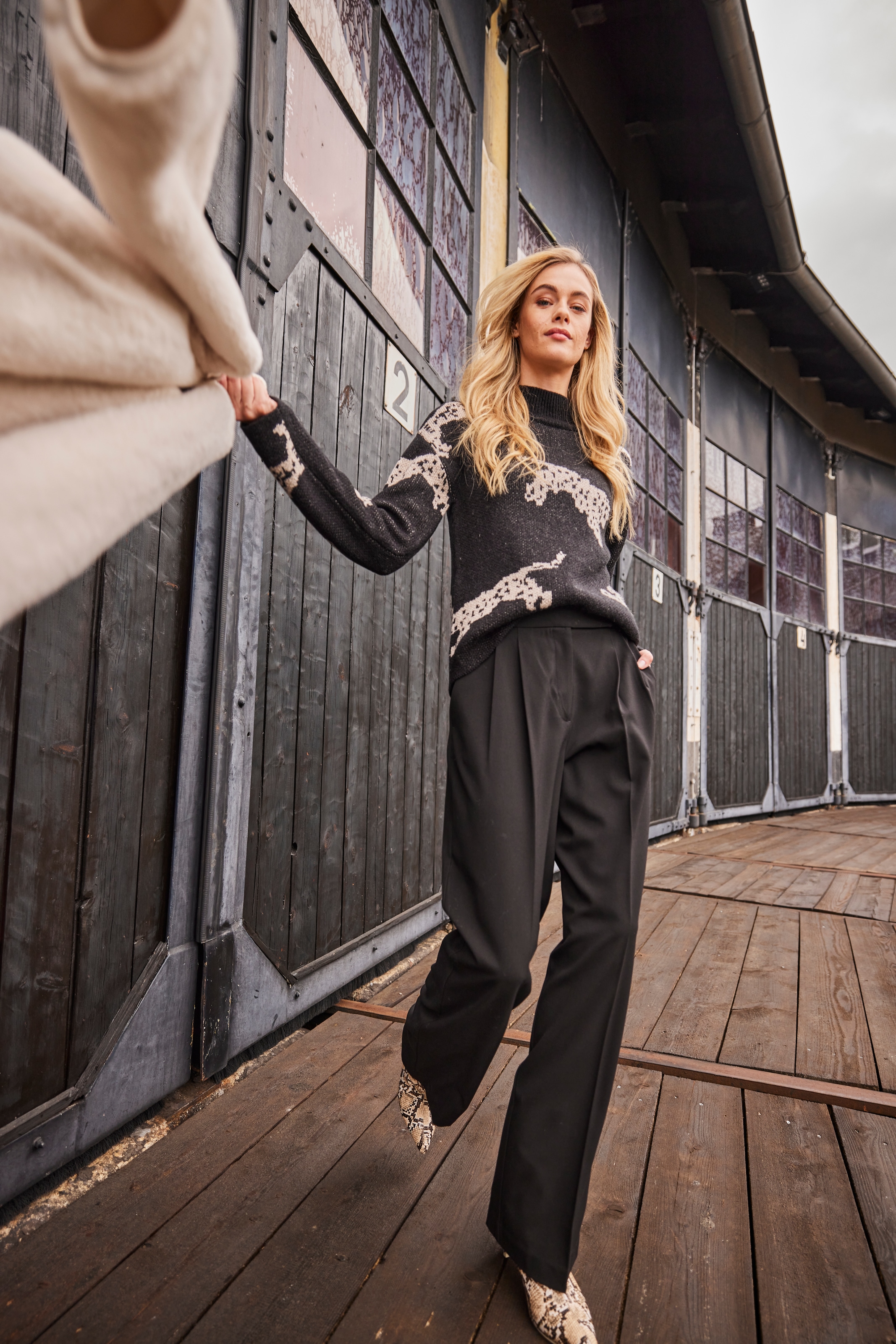 Aniston CASUAL Anzughose, mit Bundfalten - NEUE KOLLEKTION