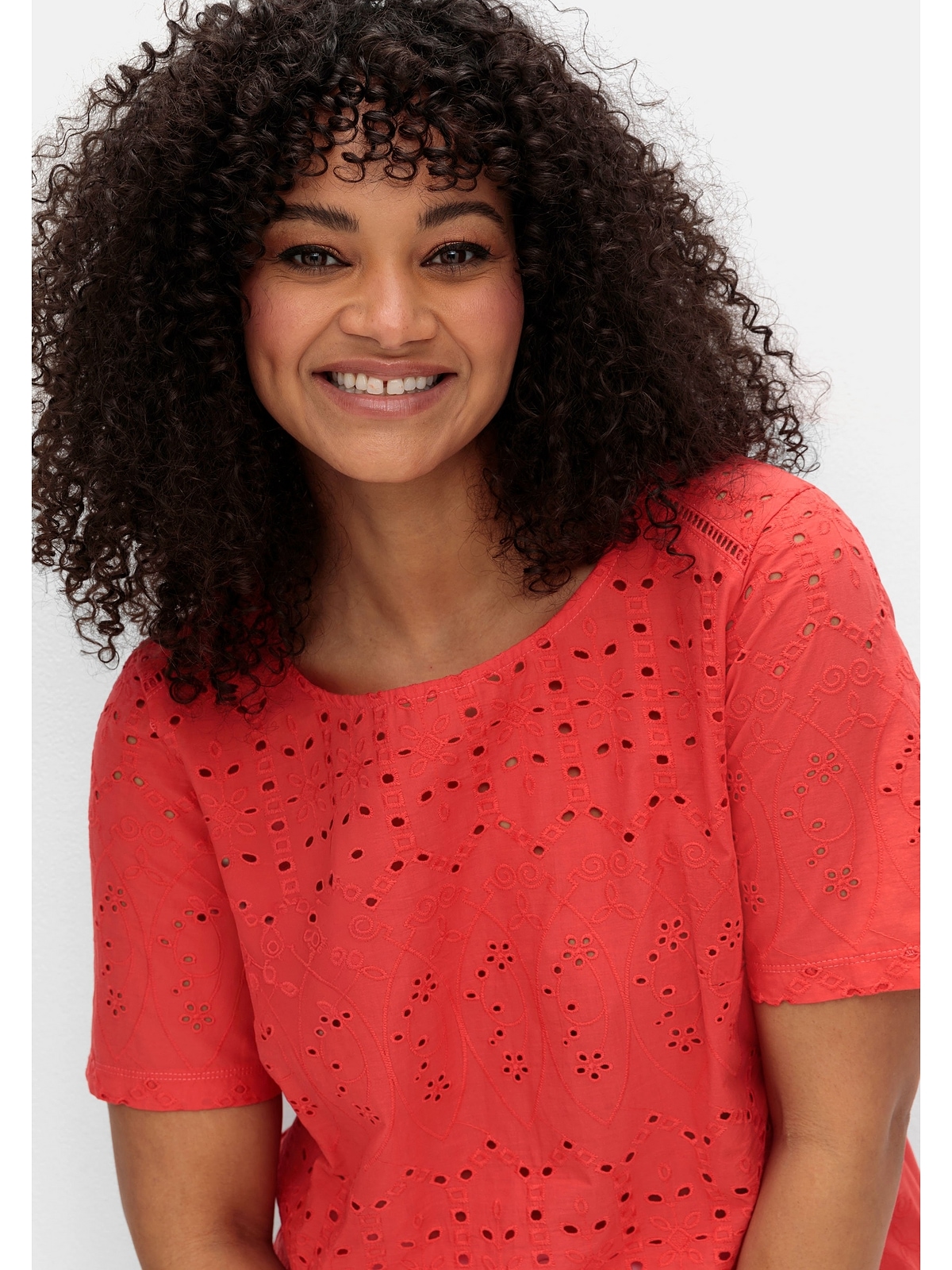 sheego by Joe Browns T-Shirt »Große Größen«, im Materialmix, mit Lochstickereien