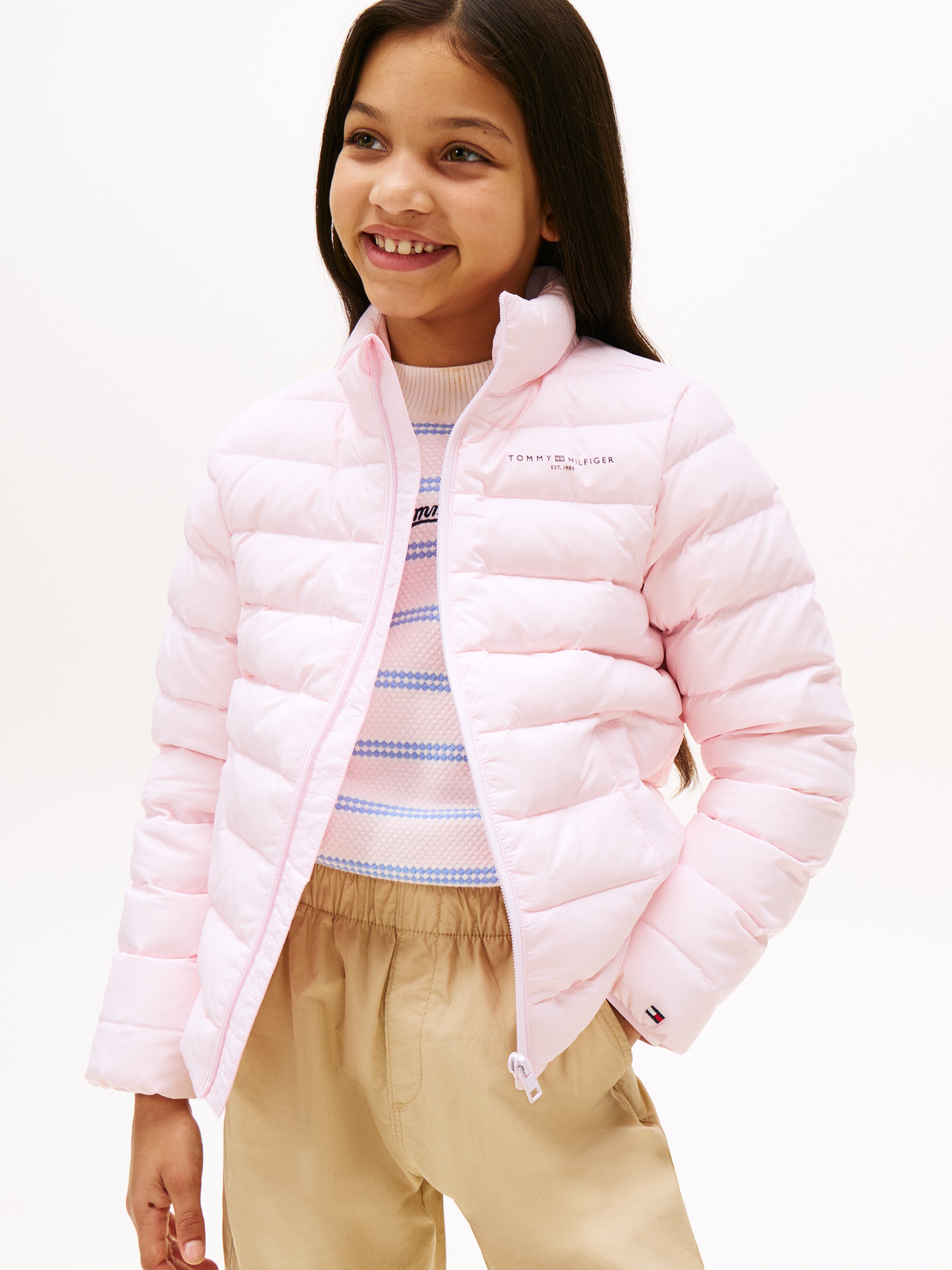 Tommy Hilfiger Steppjacke "ESSENTIAL LIGHT DOWN JACKET" für Kinder bis 16 Jahre, Logodruck auf der Brust