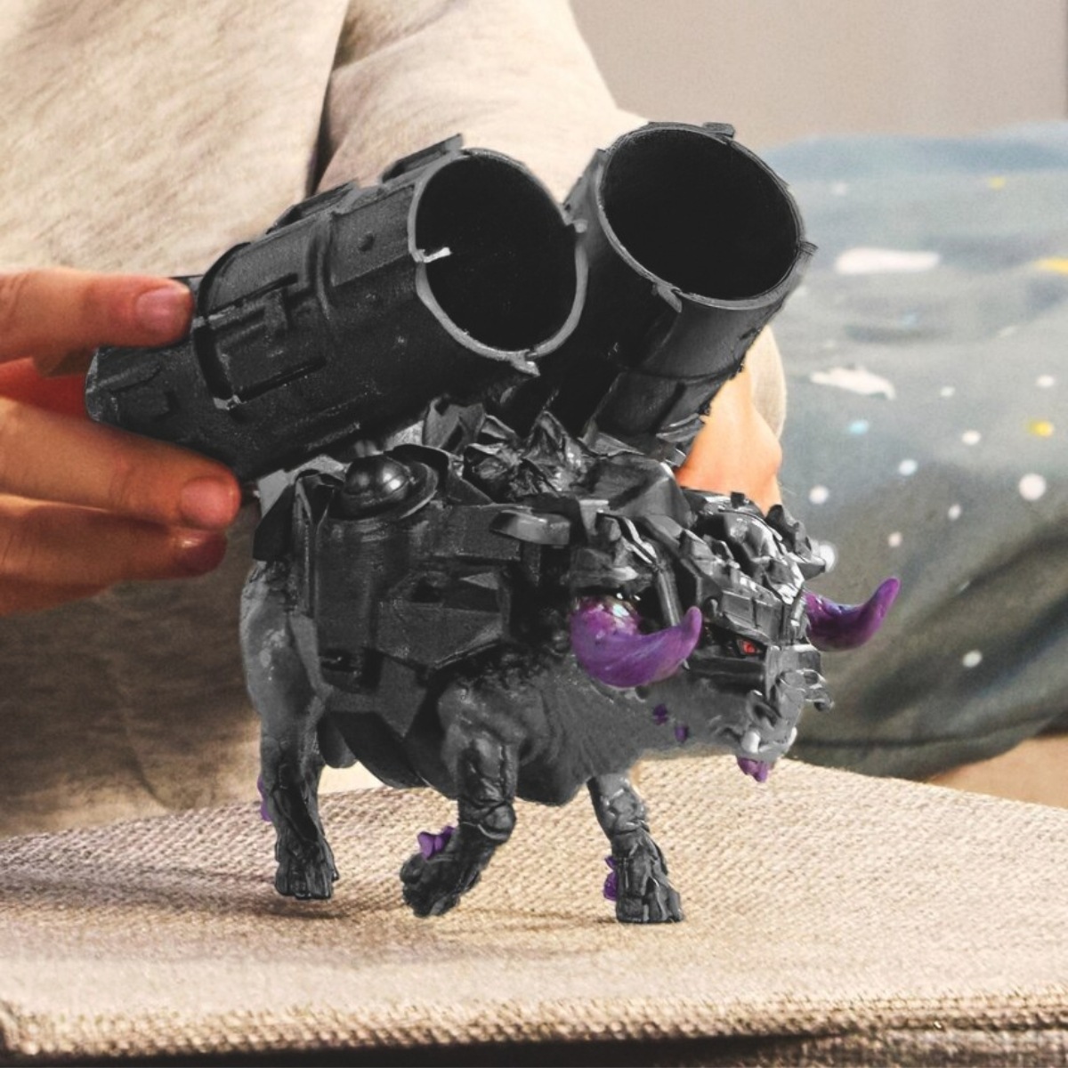 Schleich® Spielfigur »ELDRADOR® CREATURES, Gladiator Schattenstier (42816)«