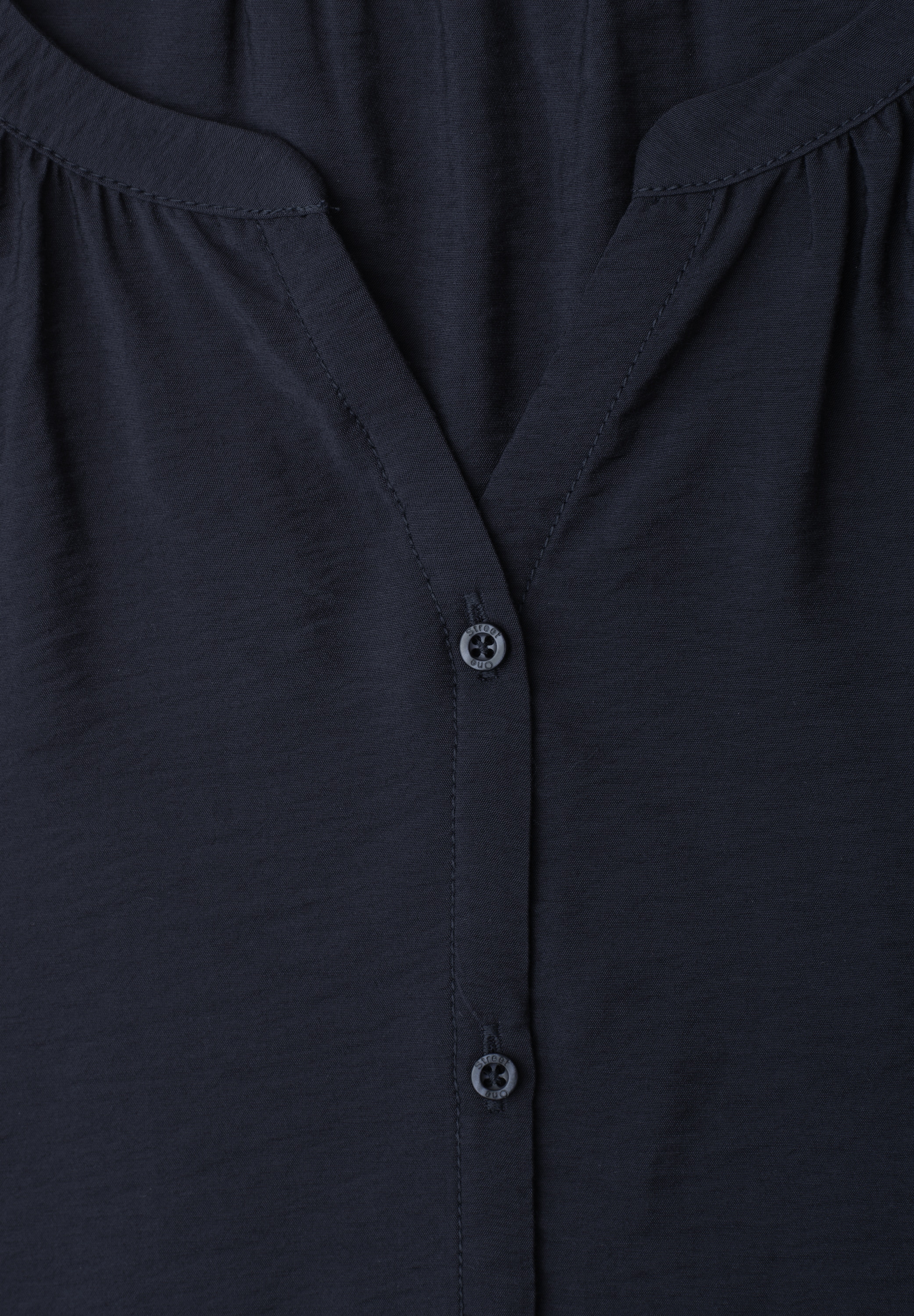 STREET ONE Kurzarmbluse Sommerbluse mit Split Neck und Knöpfen