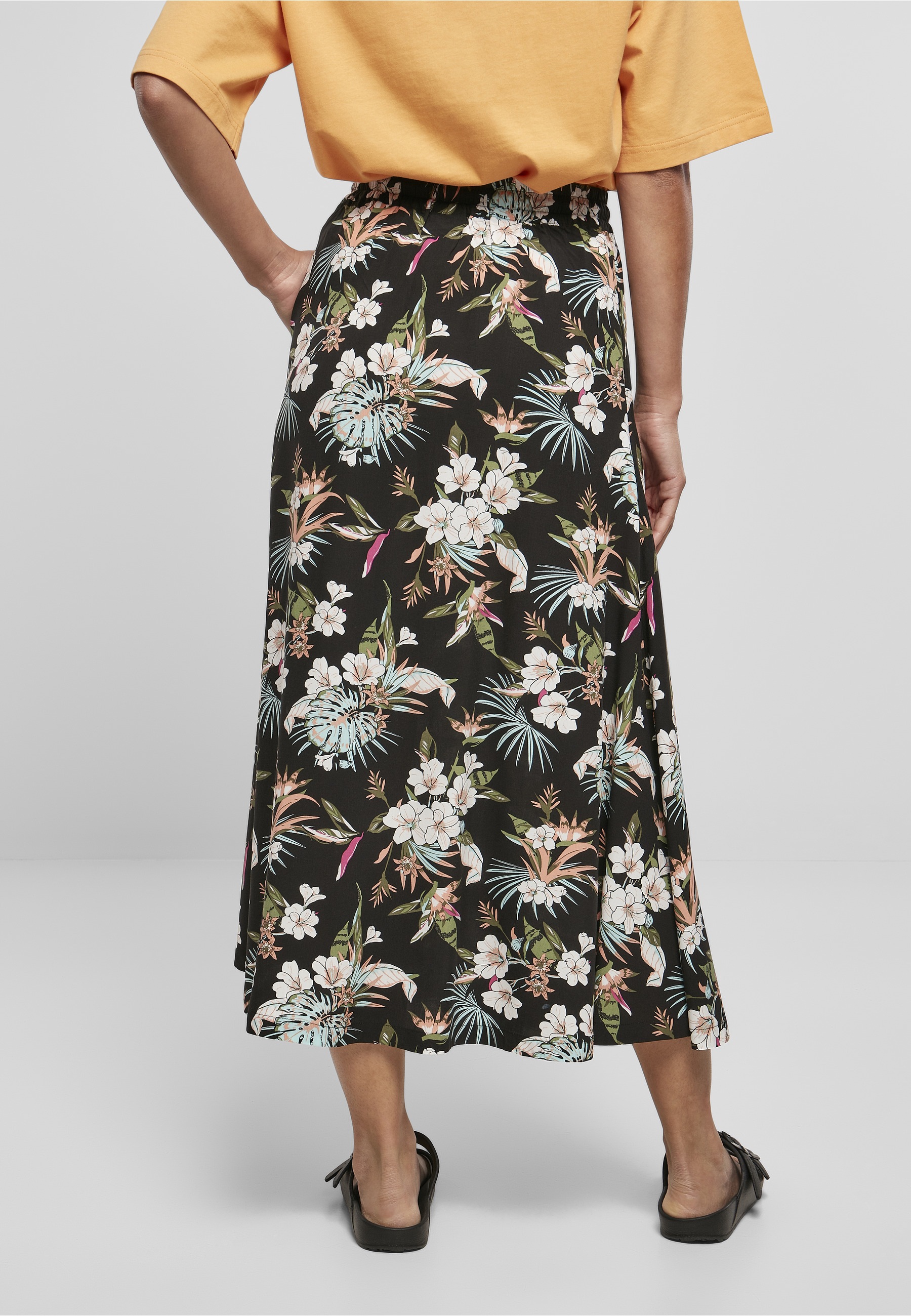 URBAN CLASSICS Jerseyrock »Urban Classics Damen Ladies Viscose Midi Skirt« 1 Stk.