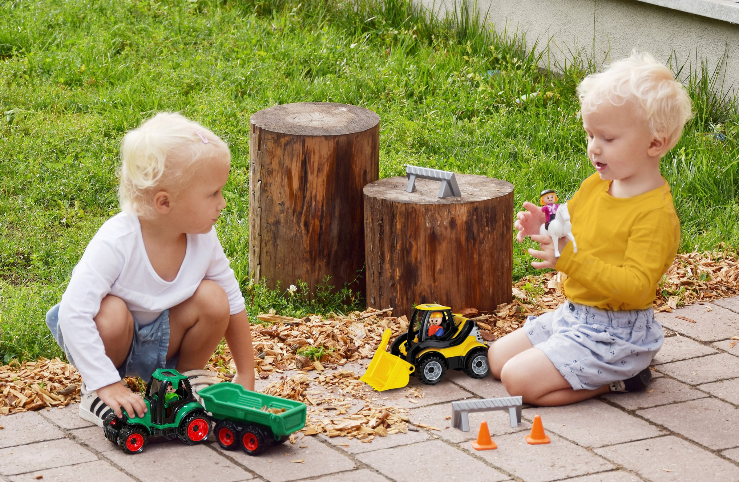 Lena® Spielzeug-Traktor »Truckies Set Bauernhof«, inkluisve Schaufellader und Spielfigur; Made in Europe