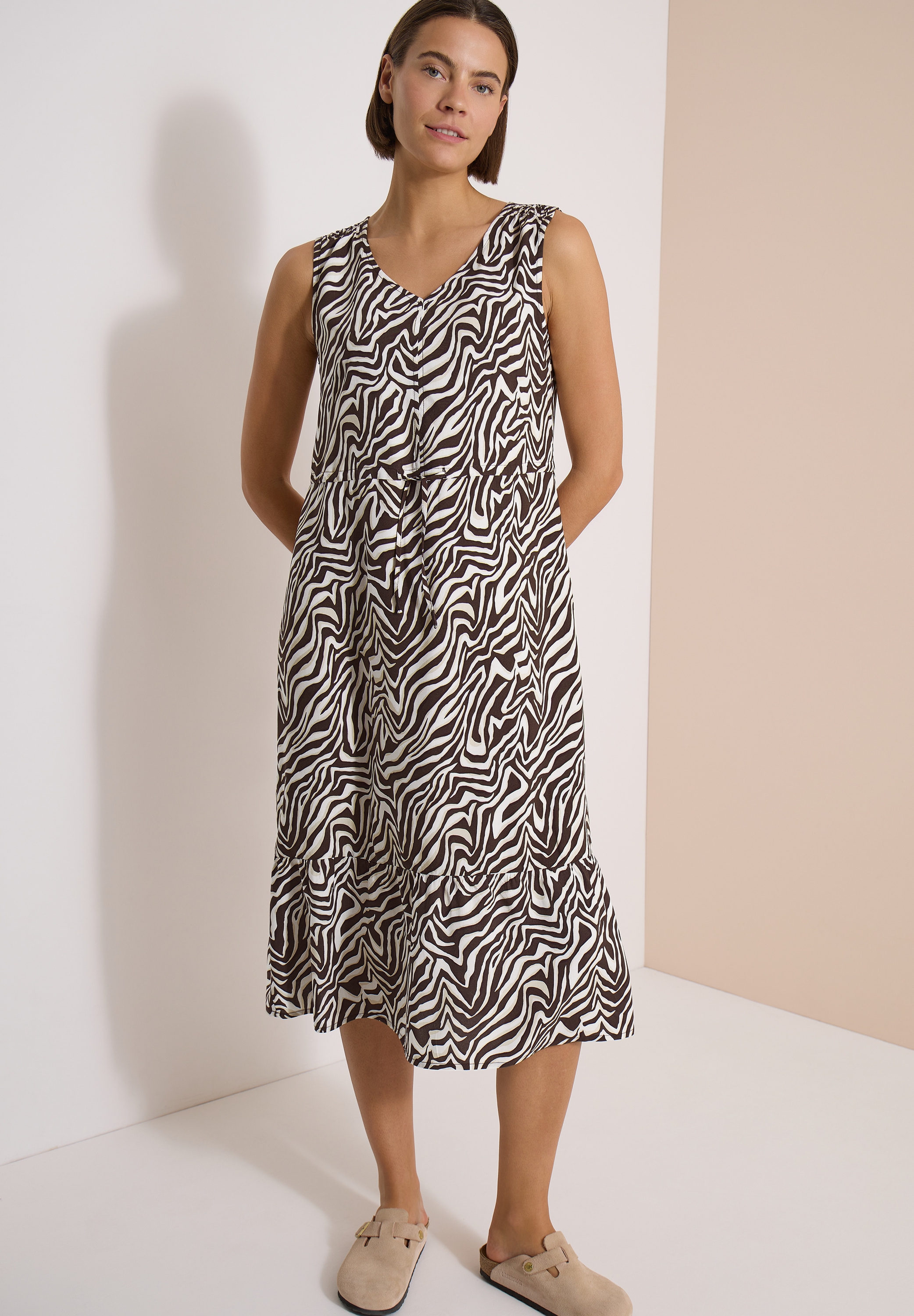 Cecil Midikleid V-Ausschnitt, abstrahierter Zebraprint, V-Ausschnitt, Sommerkleid