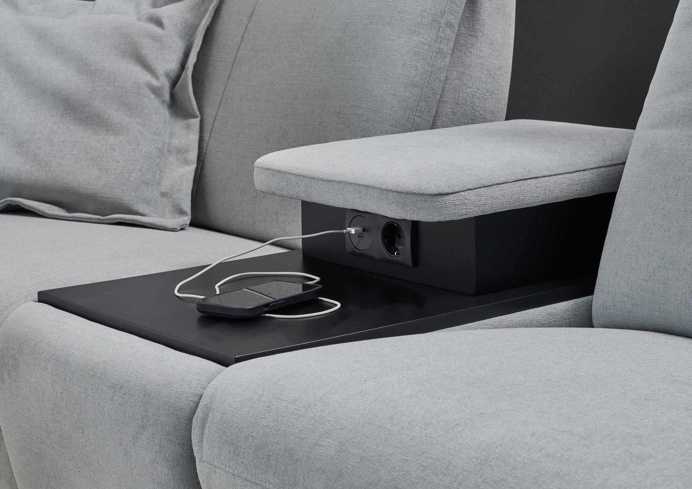 Places of Style 2-Sitzer »Sisto, inklusive 2x Relaxfunktion motorisch mit Herz-Waage-Beschlag«, Zwischenelement mit Tisch, Steckdose & USB-Ladestation
