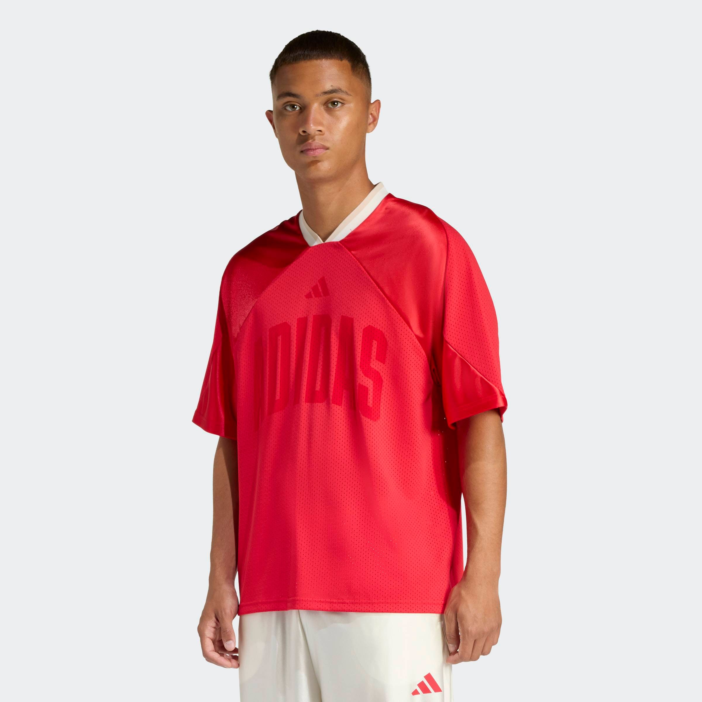 adidas Sportswear T-Shirt »STADIUM GRAPHIC MESH« lockerer Schnitt, mit V-Ausschnitt, mit auffälliger Grafik
