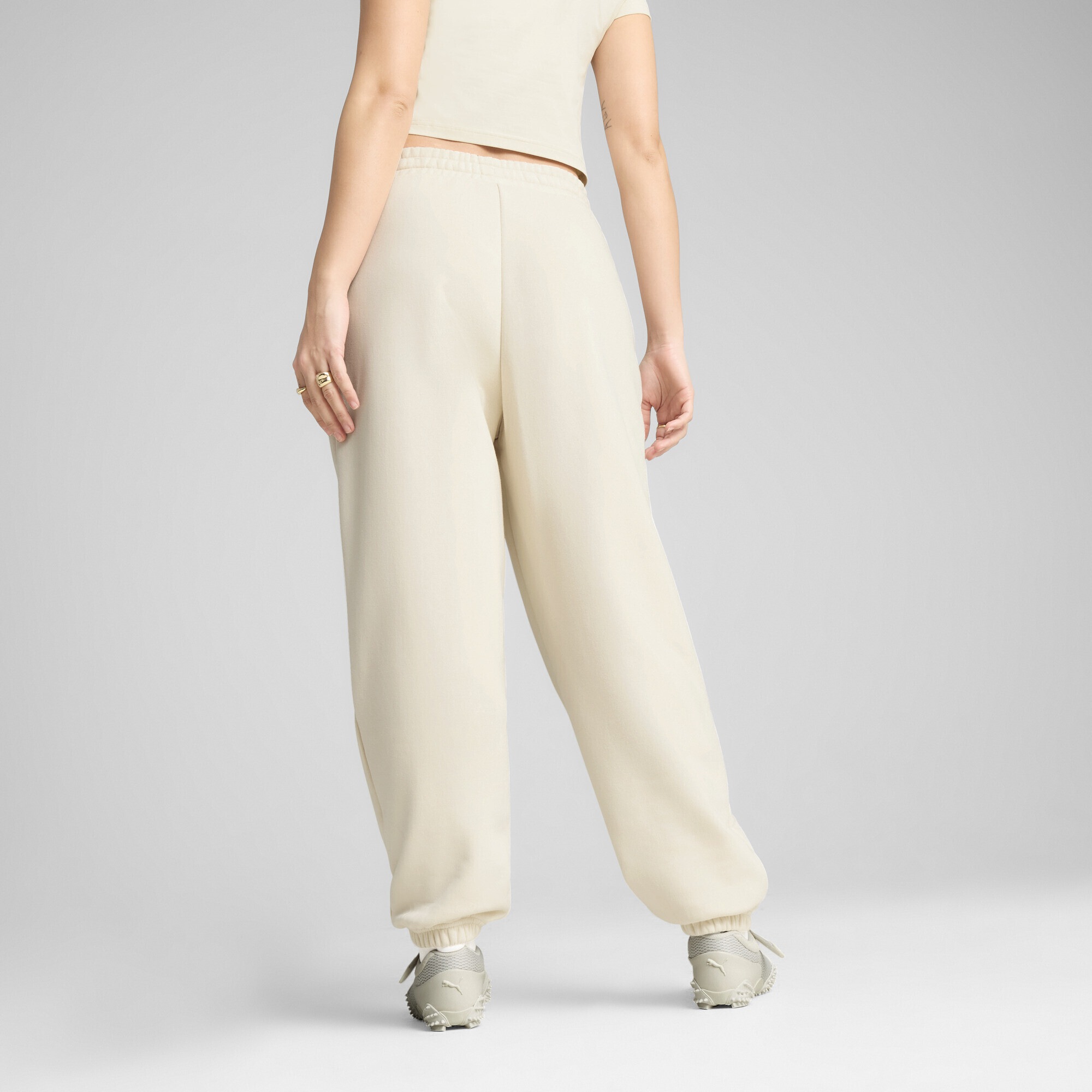 PUMA Sporthose »WARDROBE ESS Relaxed Fit Jogginghose Damen«