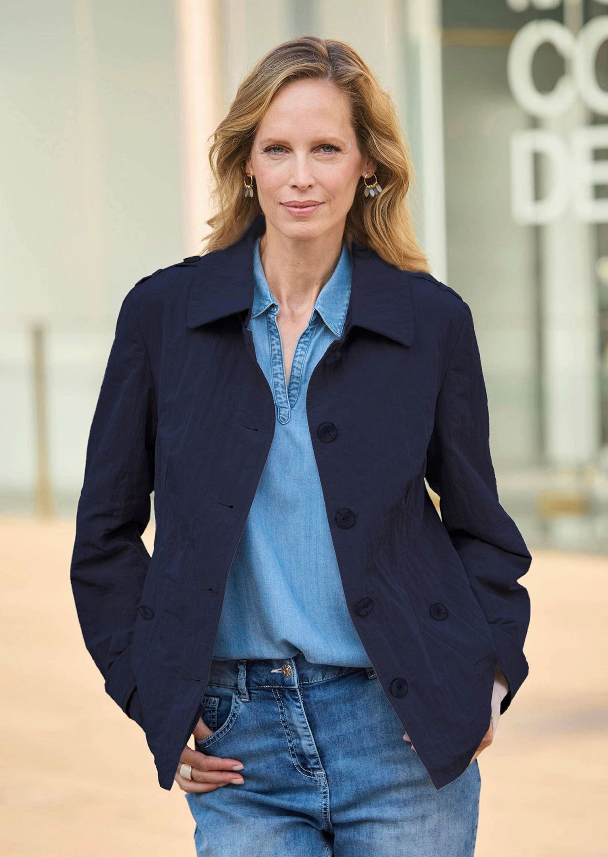 Blouson GOLDNER "Übergangsjacke mit Crash-Optik", Damen, Gr. 38, blau (marine), Obermaterial: 55% Polyamid PA. 45% Polyester PES., figurumspielend, Jacken Blouson, Sattel mit bedruckten Konbtrastfutter 3