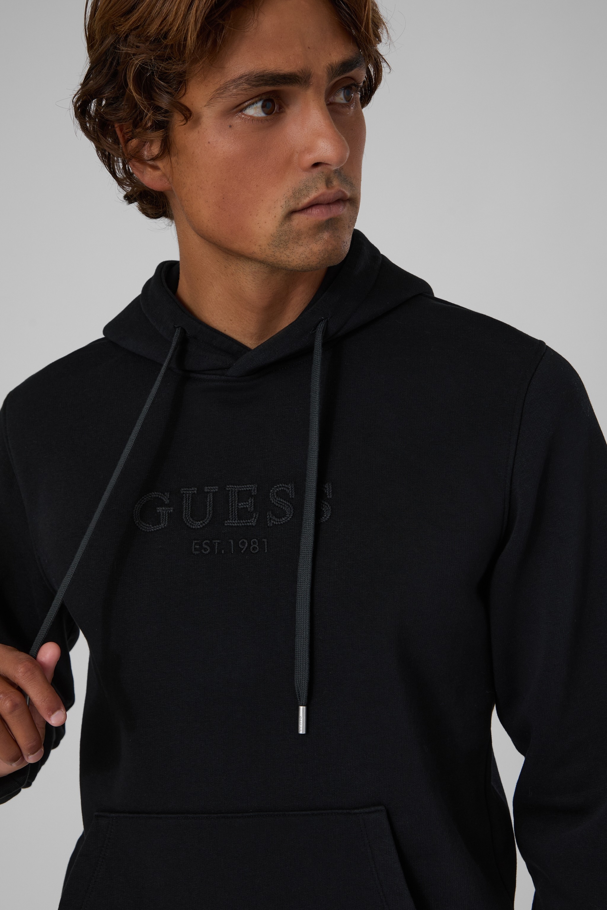 Guess Kapuzensweatshirt , Regular Fit, Kapuze mit Kordelzug, Kängurutasche
