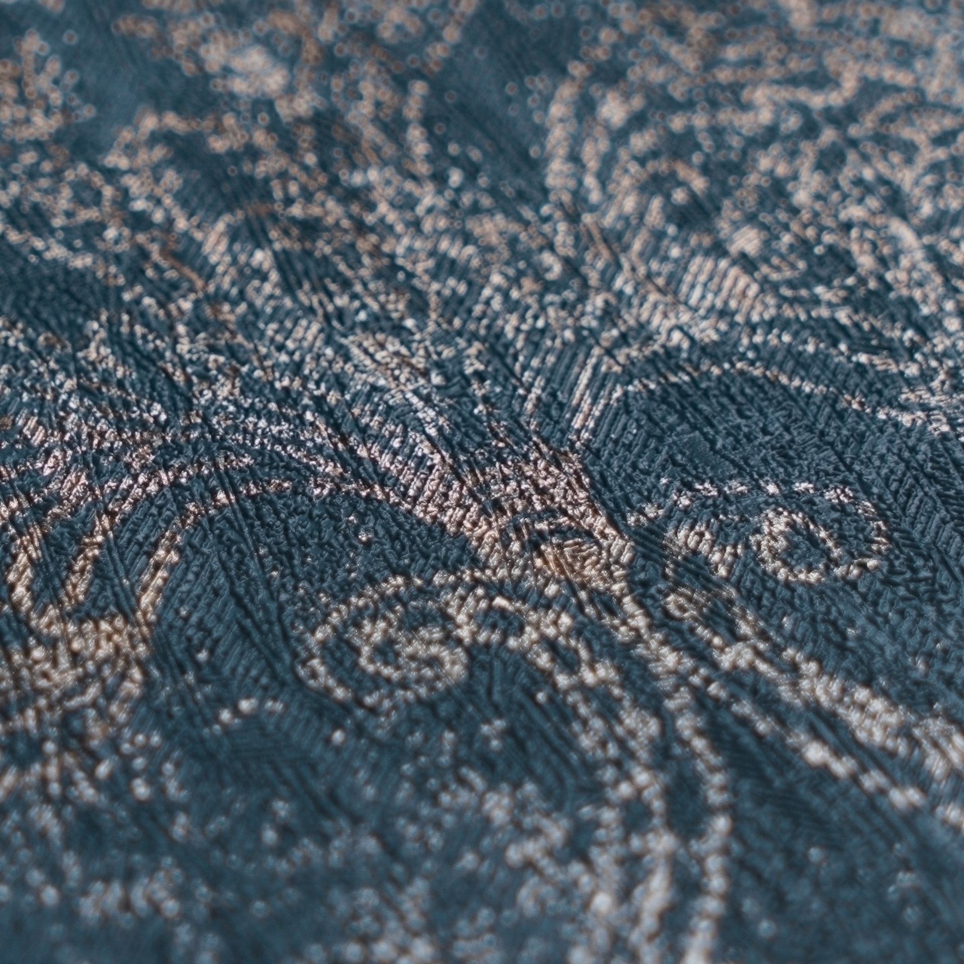 A.S. Création Vliestapete »Trend Spectrum Baroque – Glänzendes Ornament Vliestapete« Barock | metallic | ornamental leicht strukturiert Elegantes Barockornament mit glänzenden Metallic-Akzenten
