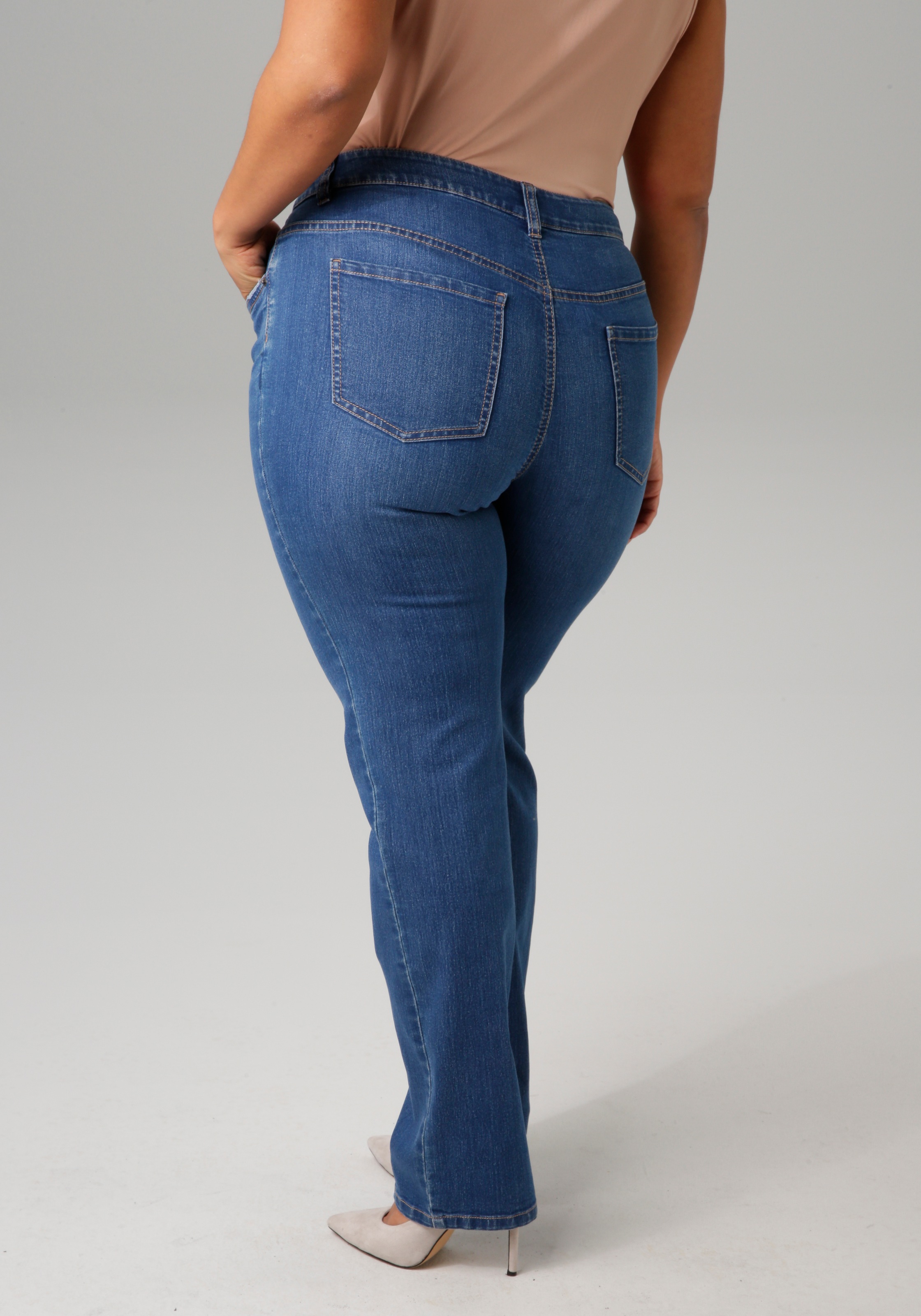 Thumbnail - Aniston PLUS Straight-Jeans, mit leichtem Used-Effekt