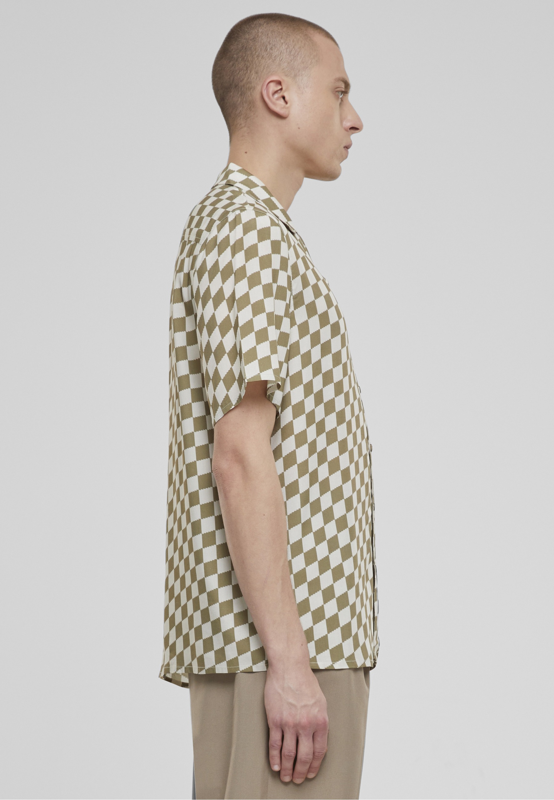 URBAN CLASSICS Kurzarmhemd »Urban Classics Herren Viscose AOP Resort Shirt« 1 Stk.