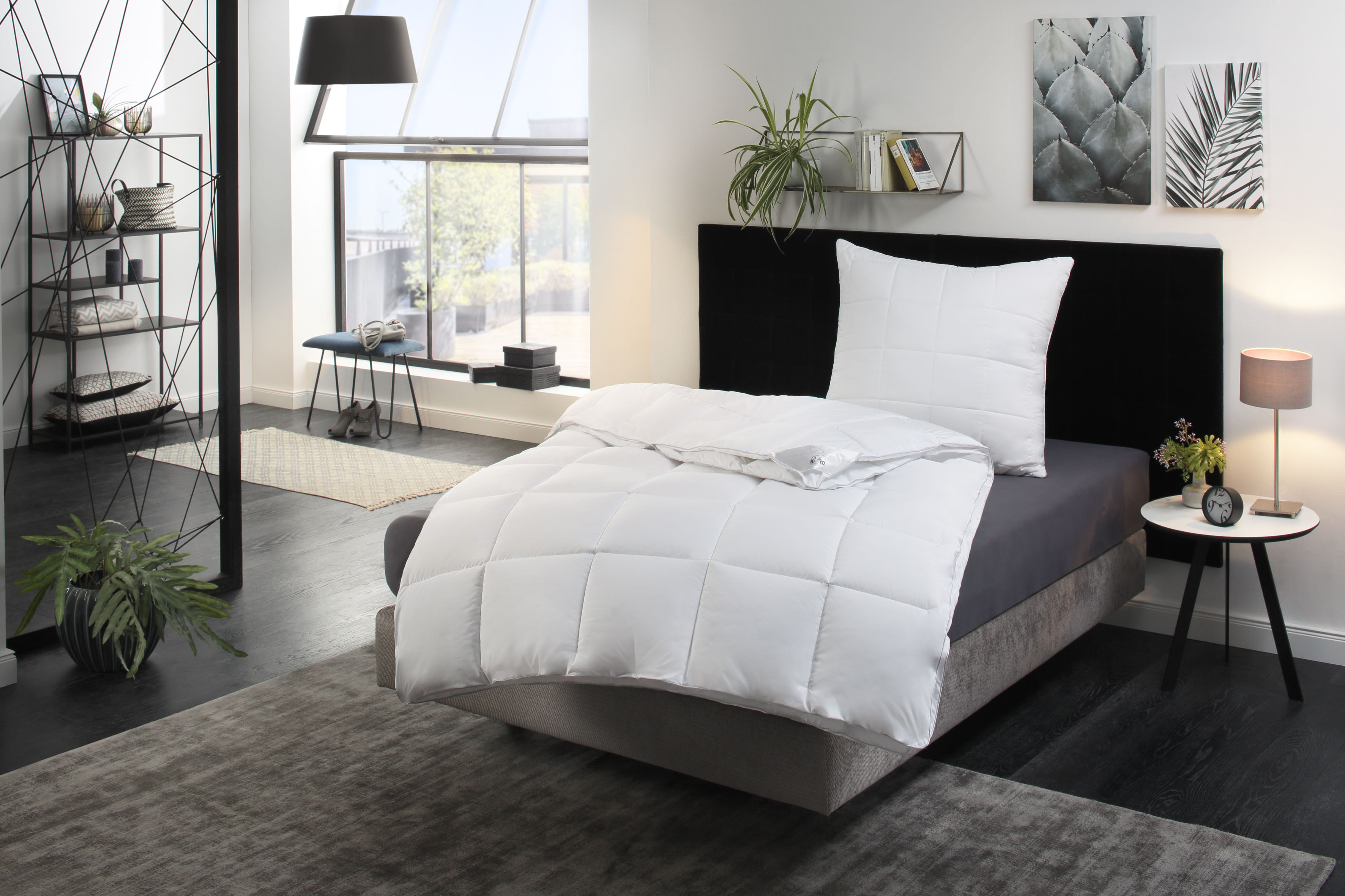 RIBECO Kunstfaserbettdecke "Isabel" 4-Jahreszeiten Füllung 100% Polyester 1 Stk. tlg. Luxus Daunenfeeling mit natürlichem Milbenschutz
