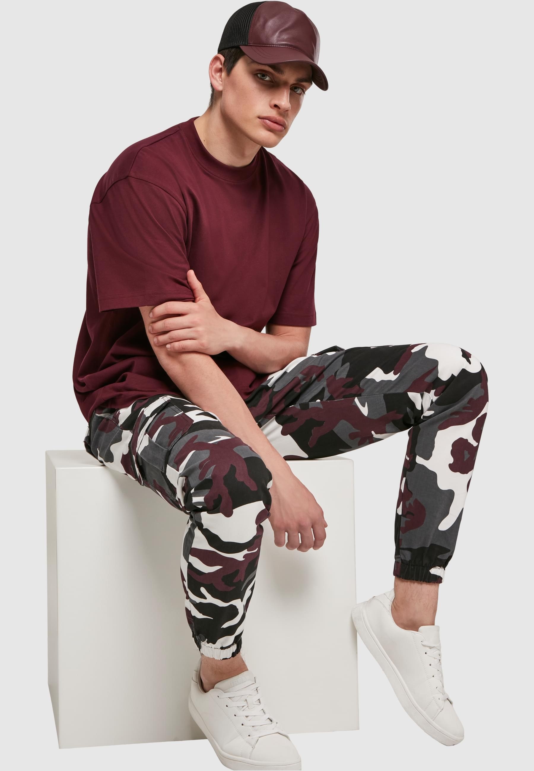 URBAN CLASSICS Cargohose »Urban Classics Herren Camo Cargo Jogging Pants 2.0«, (1 tlg.)