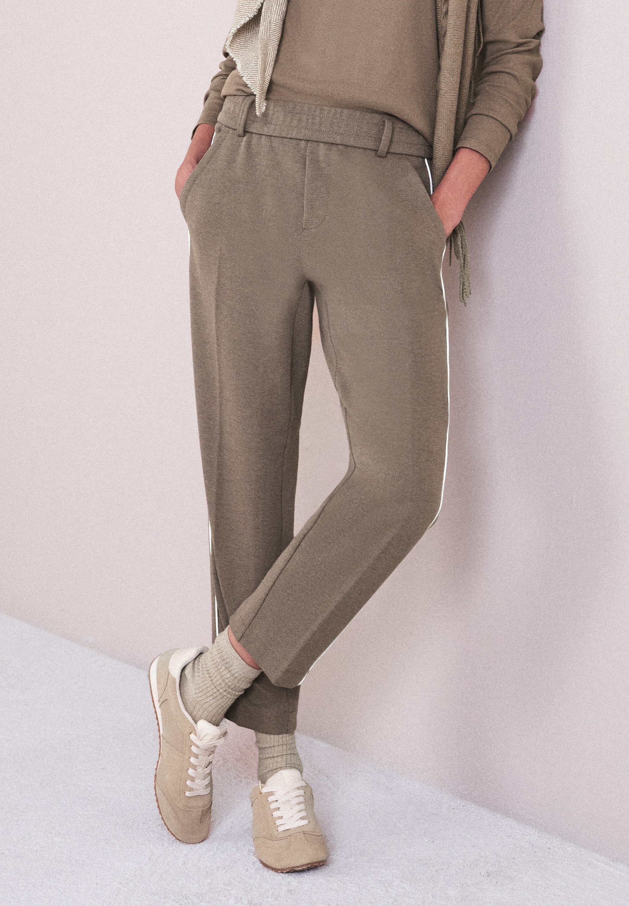 STREET ONE Stoffhose "Style Bonny" mit sportiven Tape Details günstig online kaufen