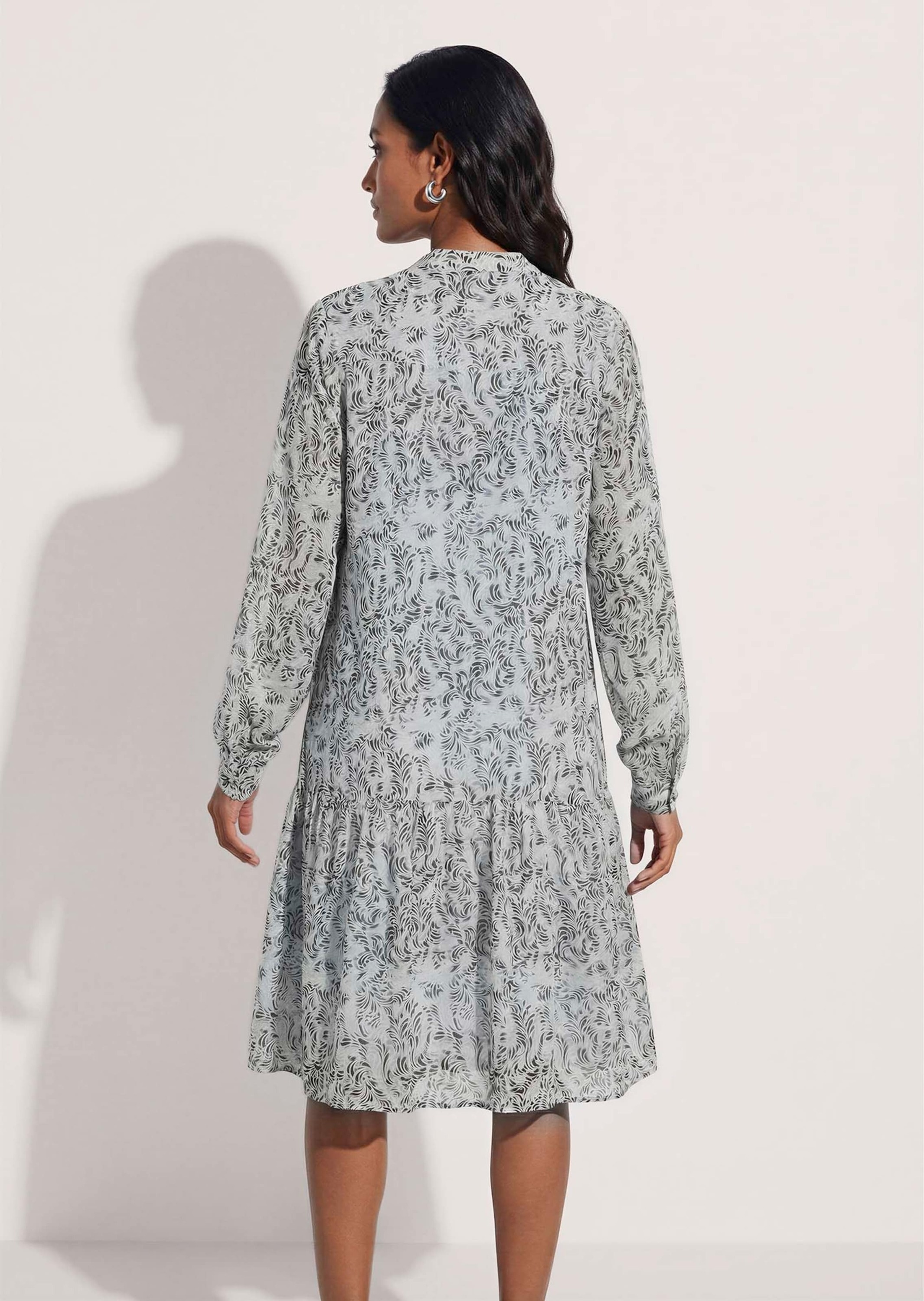 MADELEINE Midikleid »Kleid Romantisches Midikleid mit Volants« Ohne Tasche