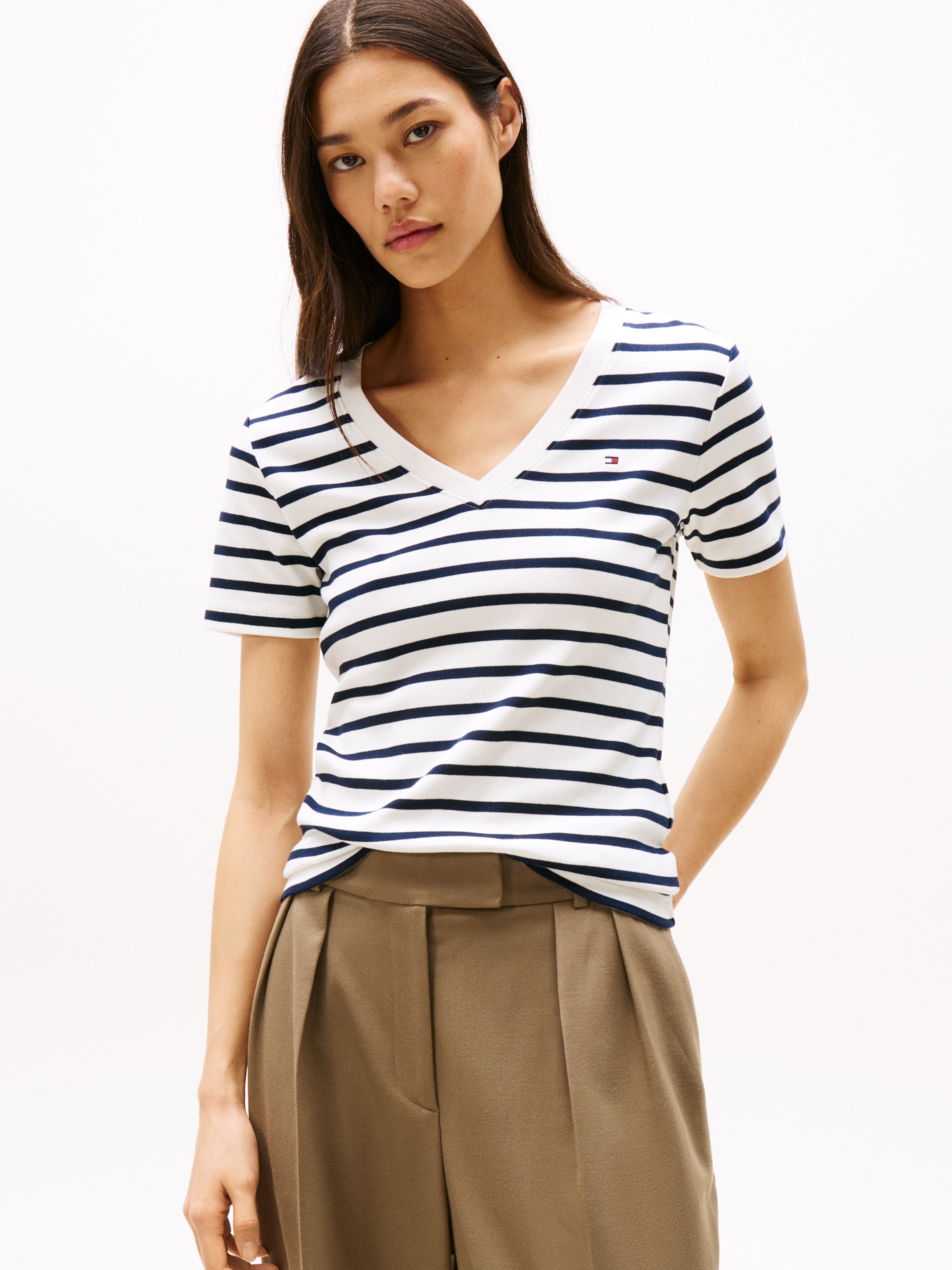 Tommy Hilfiger T-Shirt "SLIM CODY V-NK SS", mit Logostickerei günstig online kaufen