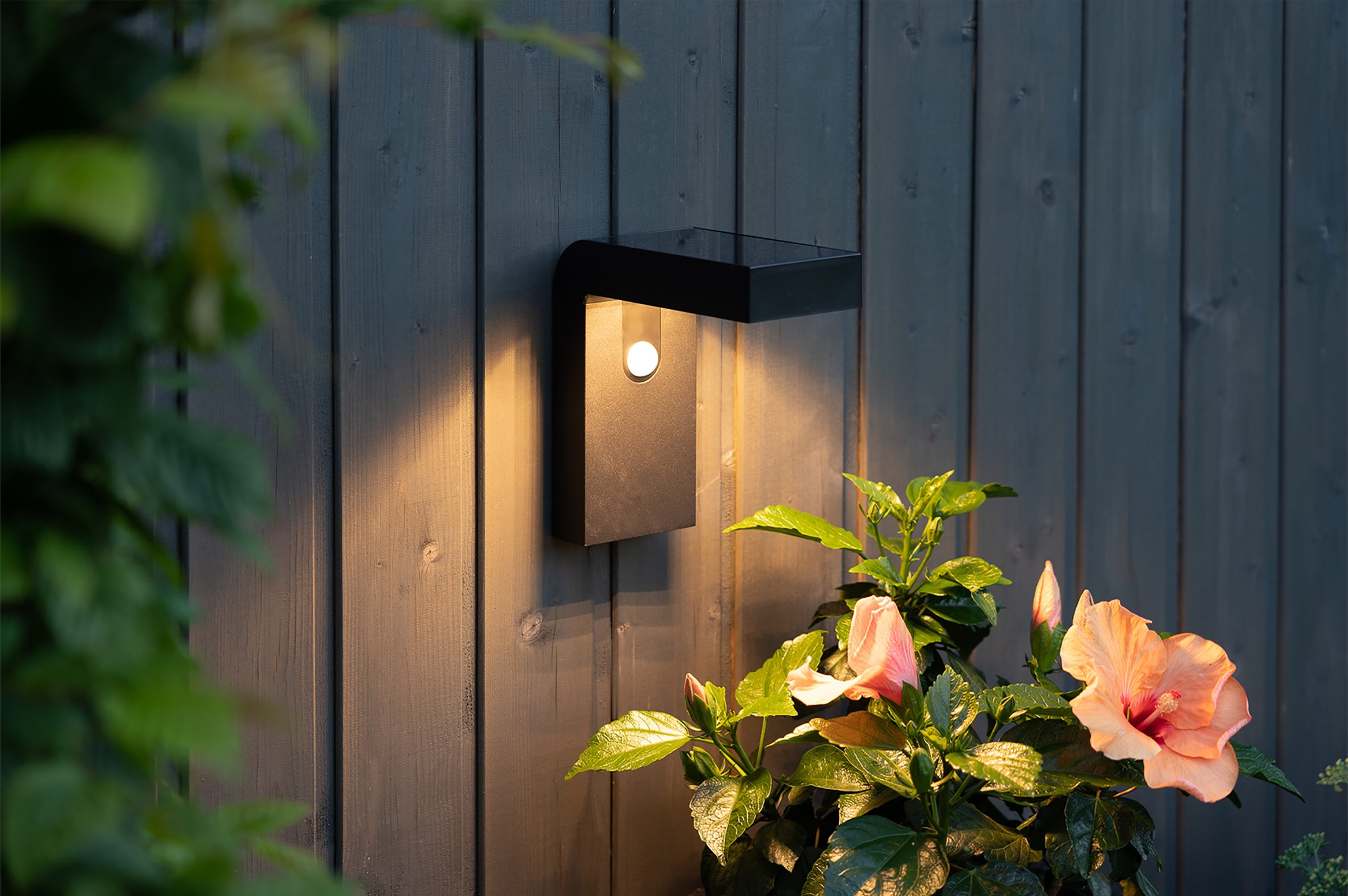 Parforce Traditional Hunting LED Solarleuchte »Solar-Wandleuchte Vici« LED-Board 1 Stk. Warmweiß Bewegungs- und Dämmerungssensor, bis zu 300 lm für 25 Sekunden