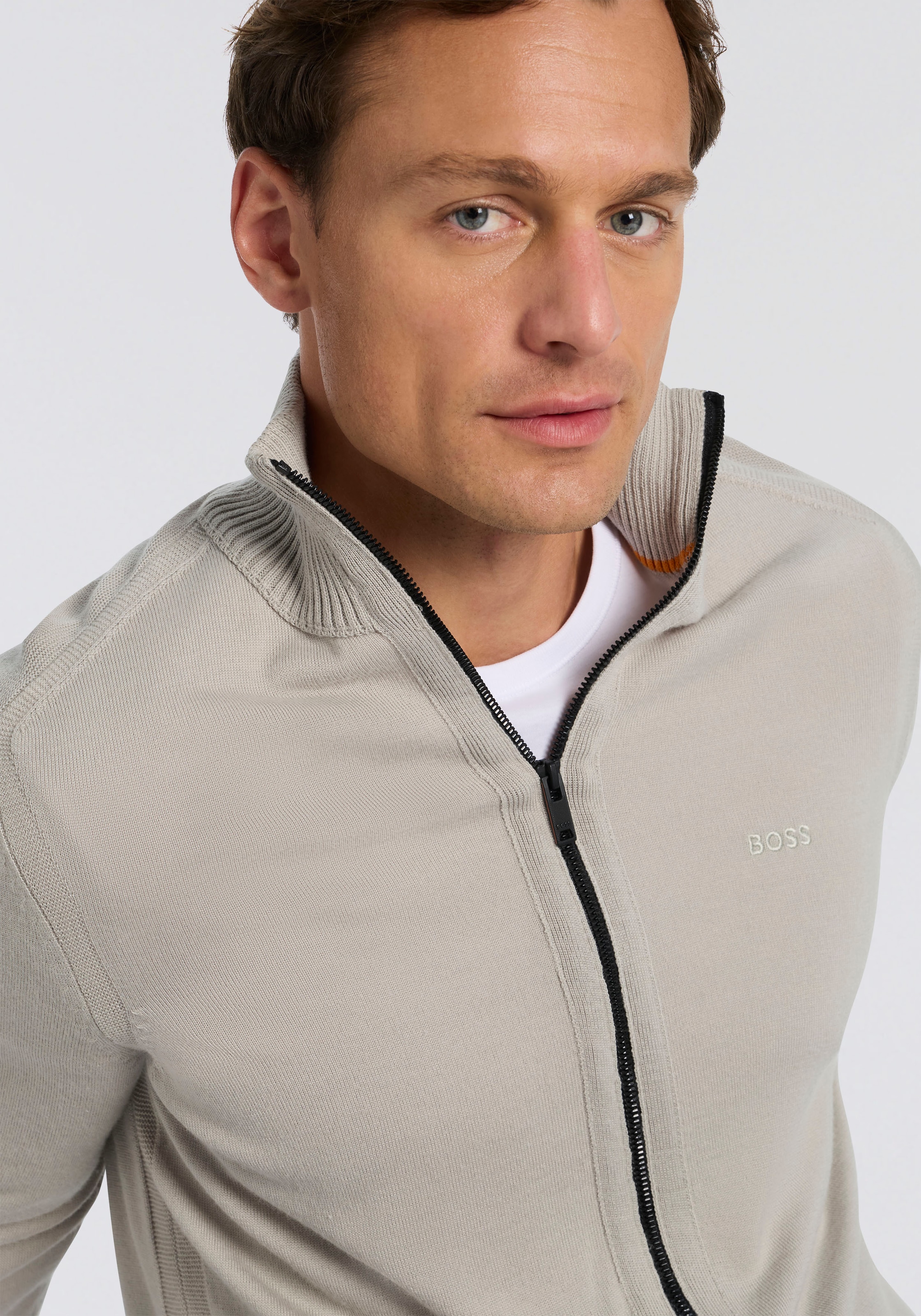 BOSS ORANGE Strickjacke »Avac«, mit Logostickerei auf der Brust