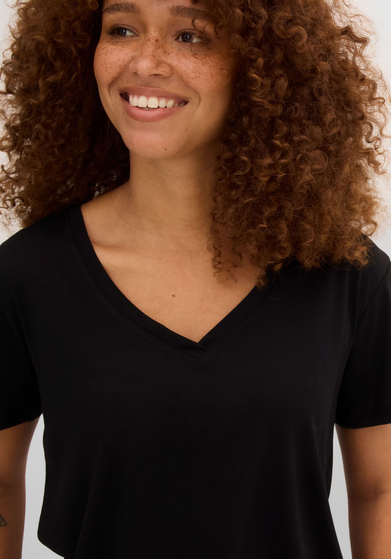 bonprix T-Shirt lockere Passform, Kurzarm-Design, V-Ausschnitt