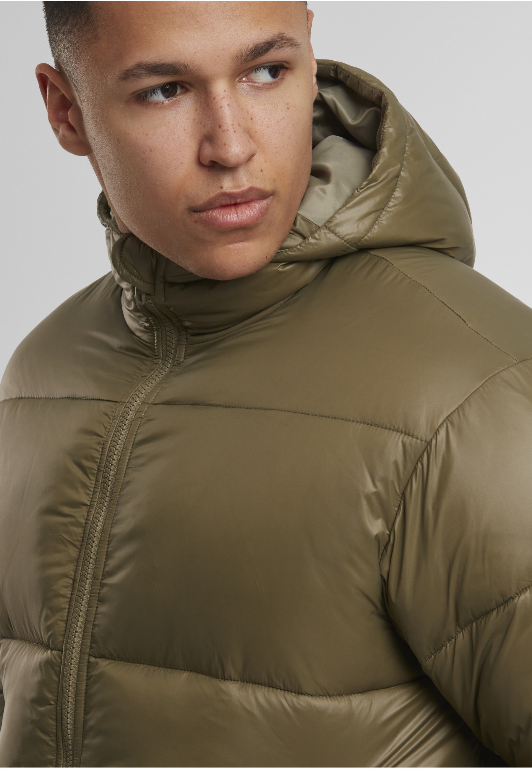 URBAN CLASSICS Winterjacke »Urban Classics Shiny Puffer Jacket With Hood« 1 Stk. tlg. mit Kapuze