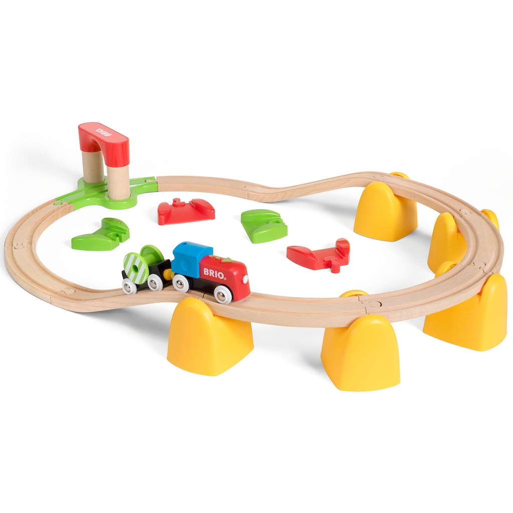 BRIO® Spielzeug-Eisenbahn »BRIO® WORLD, Mein erstes BRIO® Bahn Set mit Batterielok«, (Set)