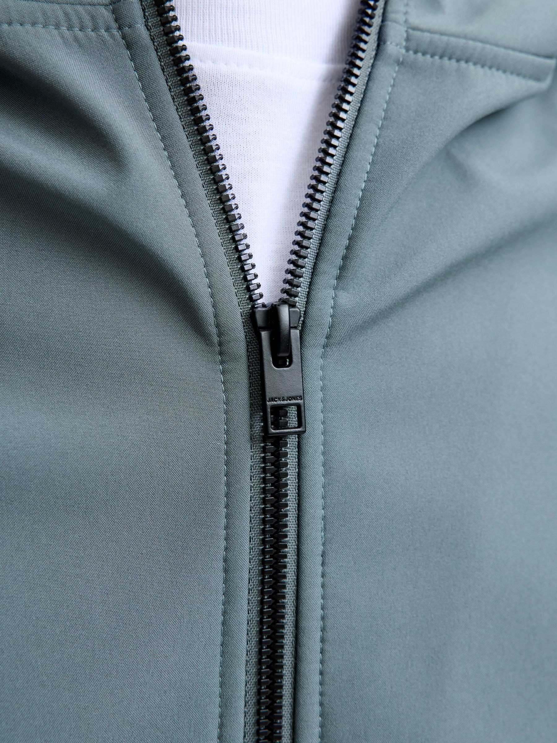 Jack & Jones Softshelljacke »JJEBASIC mit wasserabweisender Funktion«, mit Kapuze, mit Kordelzug