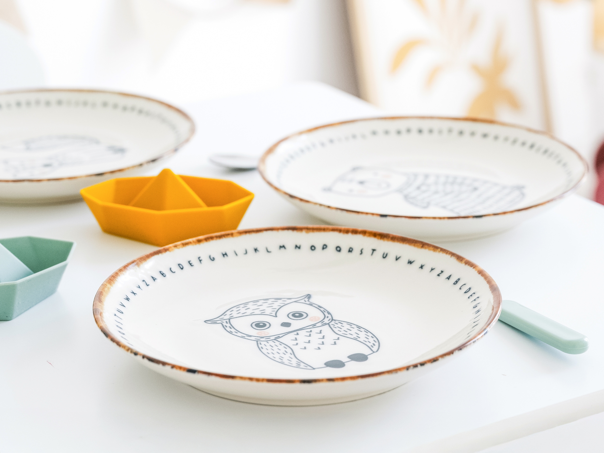 CreaTable Teller-Set »Freunde des Waldes Bunt, Teller Set 8-tlg.« Tiermotive, skandinavischer Stil, unregelmäßiger brauner Rand