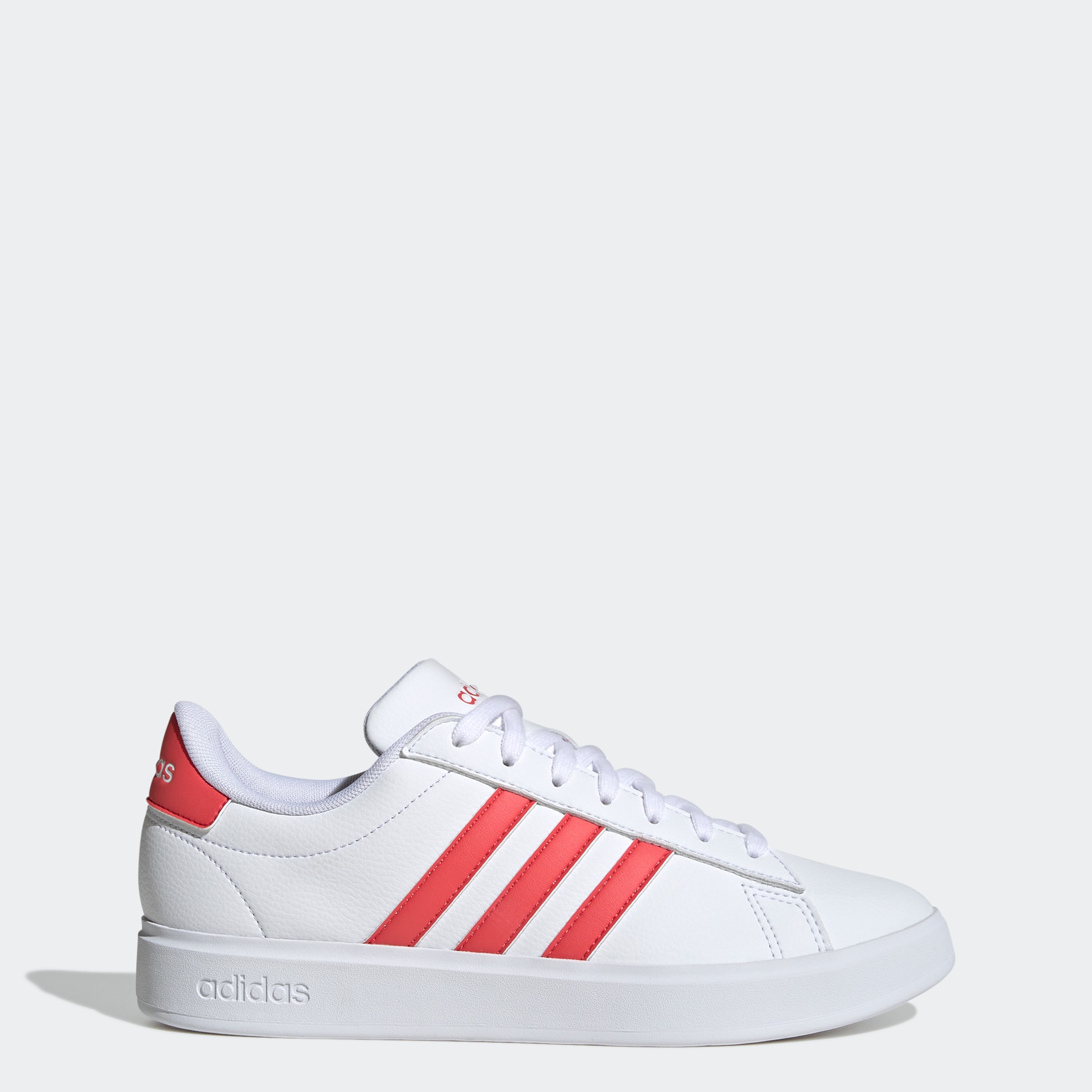 adidas Sportswear Sneaker »GRAND COURT CLOUDFOAM LIFESTYLE COURT COMFORT«, Design auf den Spuren des adidas Superstar