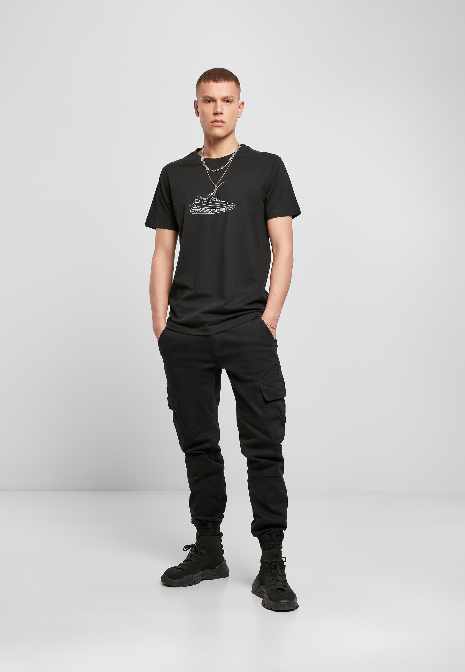 MisterTee Kurzarmshirt »MisterTee Herren One Line Sneaker Tee«, (1 tlg.)