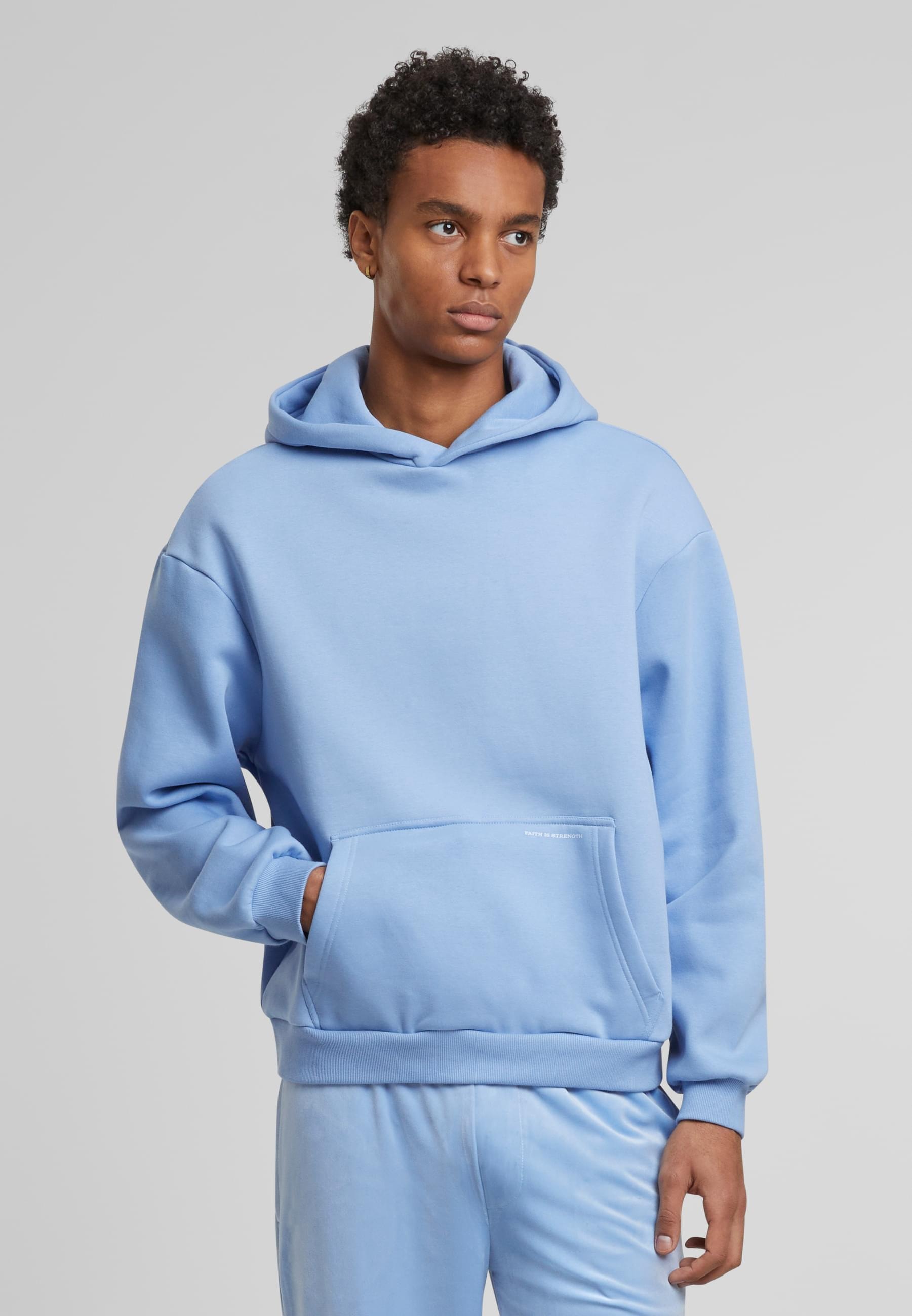 Upscale by Mister Tee Kapuzensweatshirt »Upscale by Mister Tee Faith Is Strength Fluffy Hoody«, 1 Stk.
