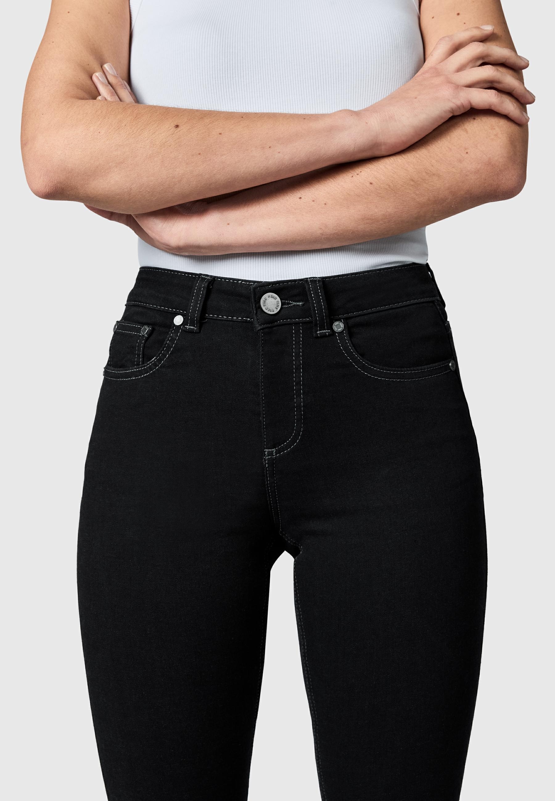 PEAK TIME 5-Pocket-Jeans »Zenita« Damen Bootcut Jeans mit Logoprägung