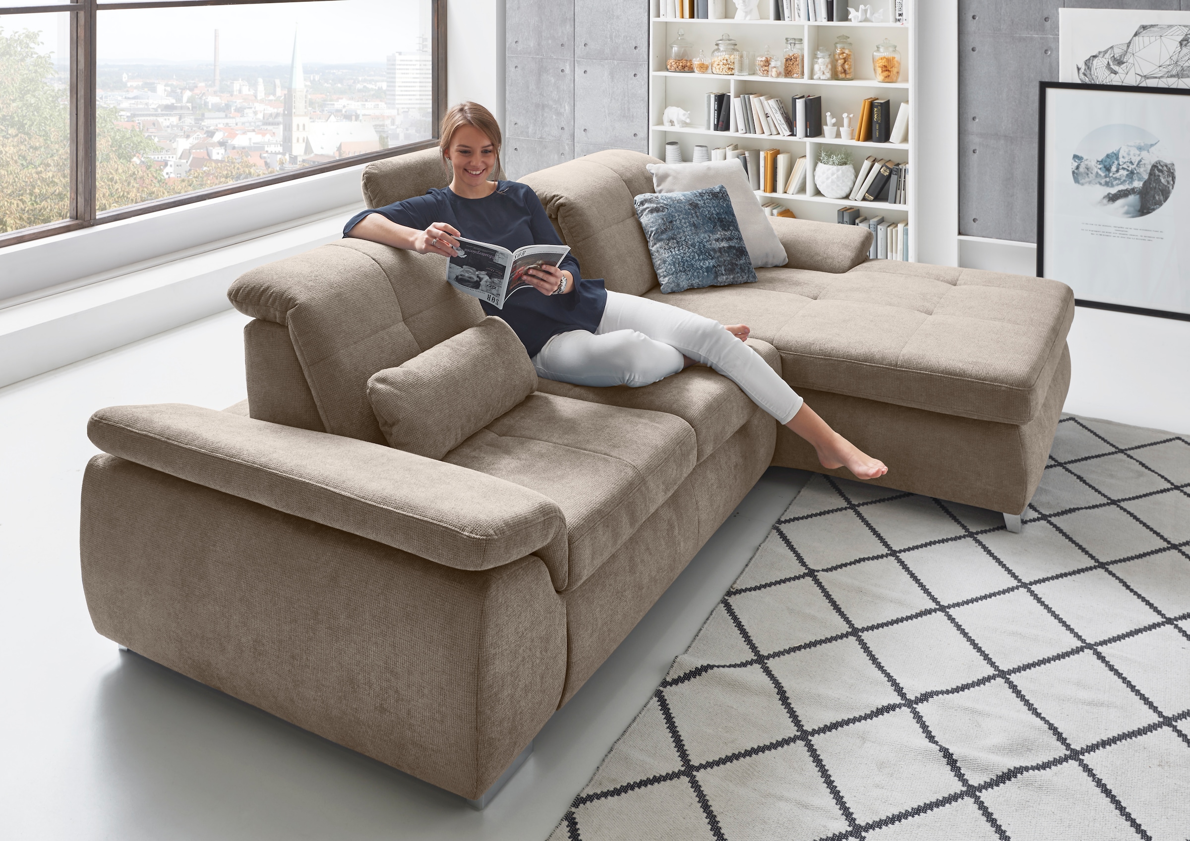 Die PlanBar Ecksofa »MP-IN16037 L-Form mit Kaltschaum-Polsterung«, mit Sitztiefenverstellung & Zierkissen