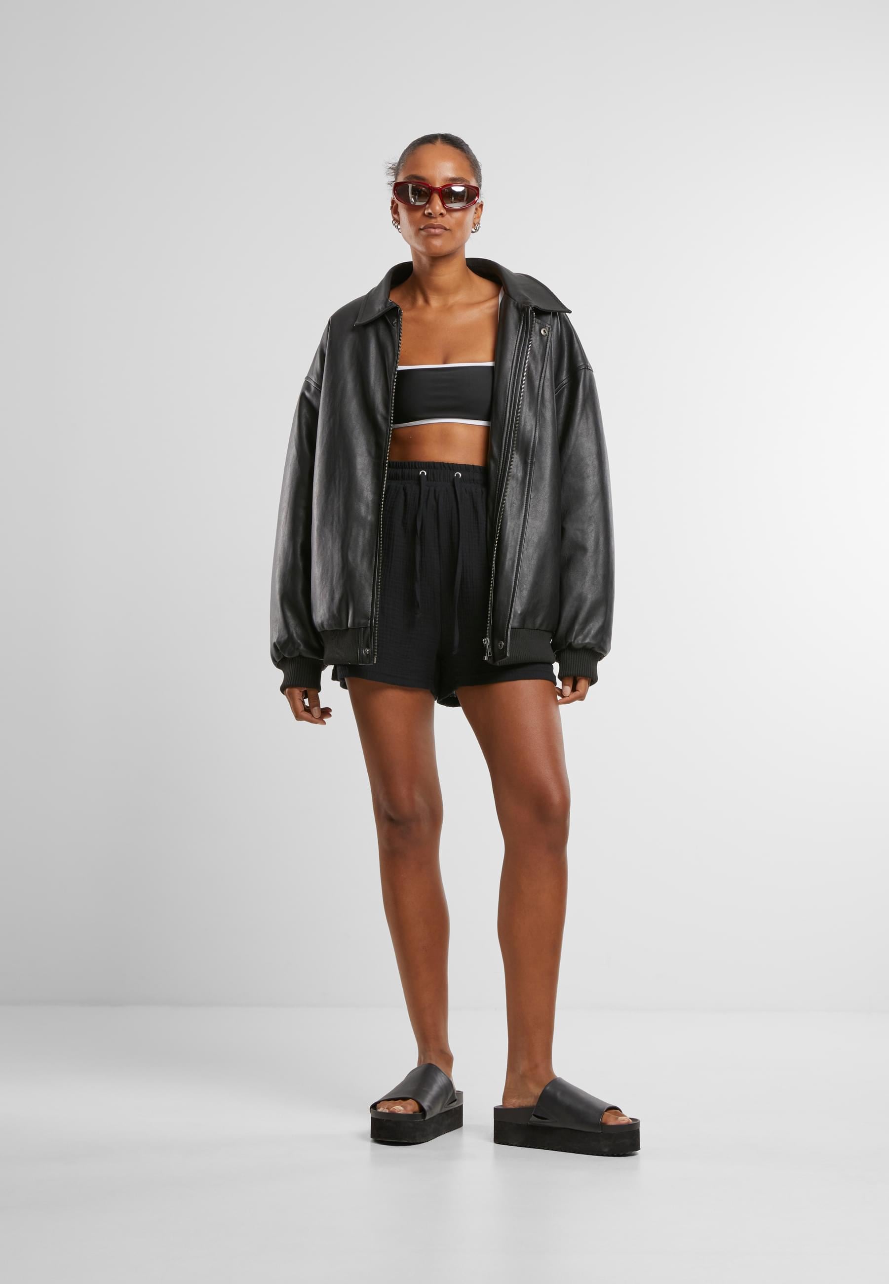 URBAN CLASSICS Sweatshorts »Urban Classics Ladies Musselin Shorts«, (1 tlg.)