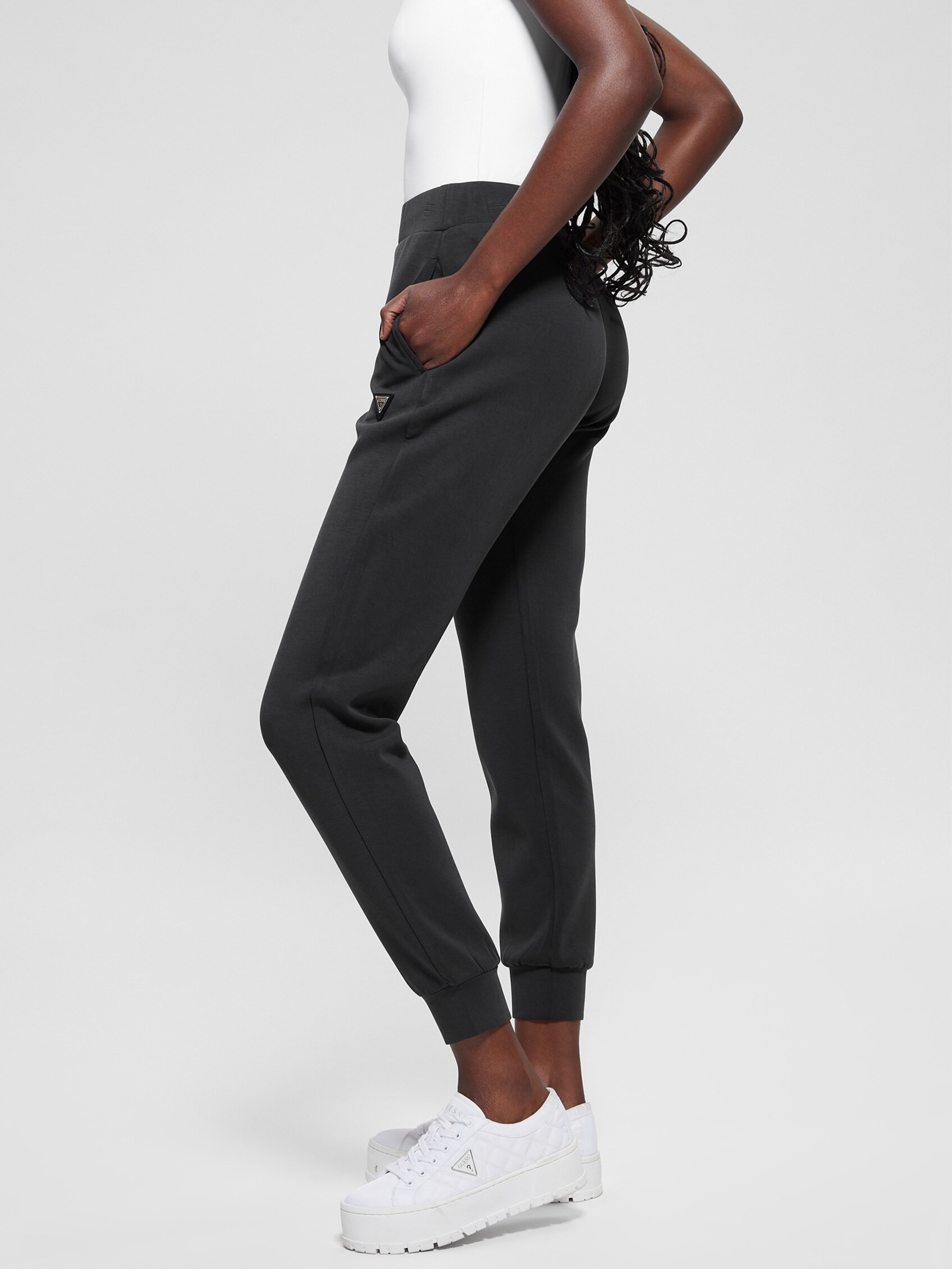 Guess Jogginghose »OLYMPE LONG PANTS«  in Scuba-Qualität, Logo-Patch