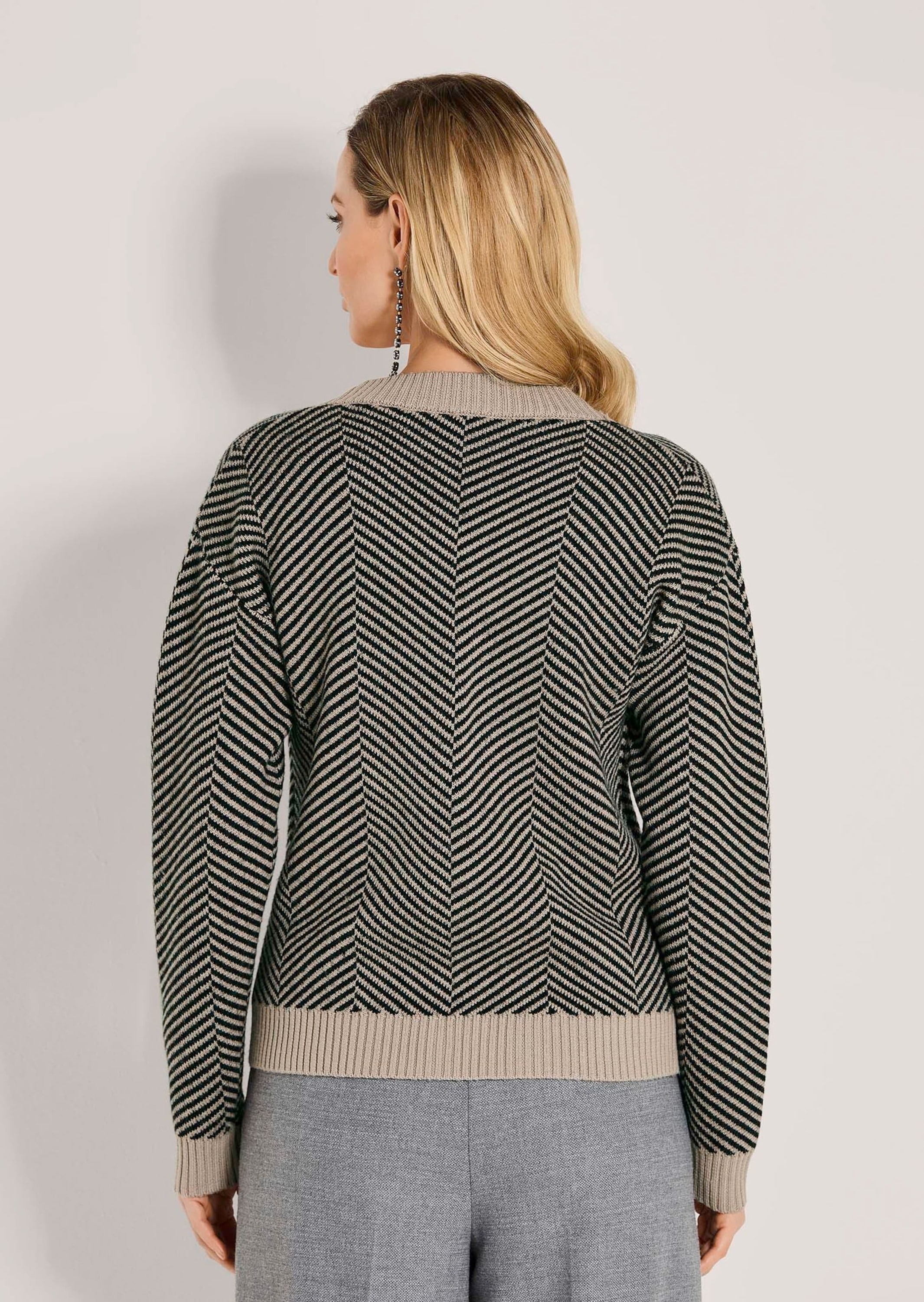 MADELEINE Strickjacke »Strickjacke Cardigan aus Schurwolle mit V-Ausschnitt«