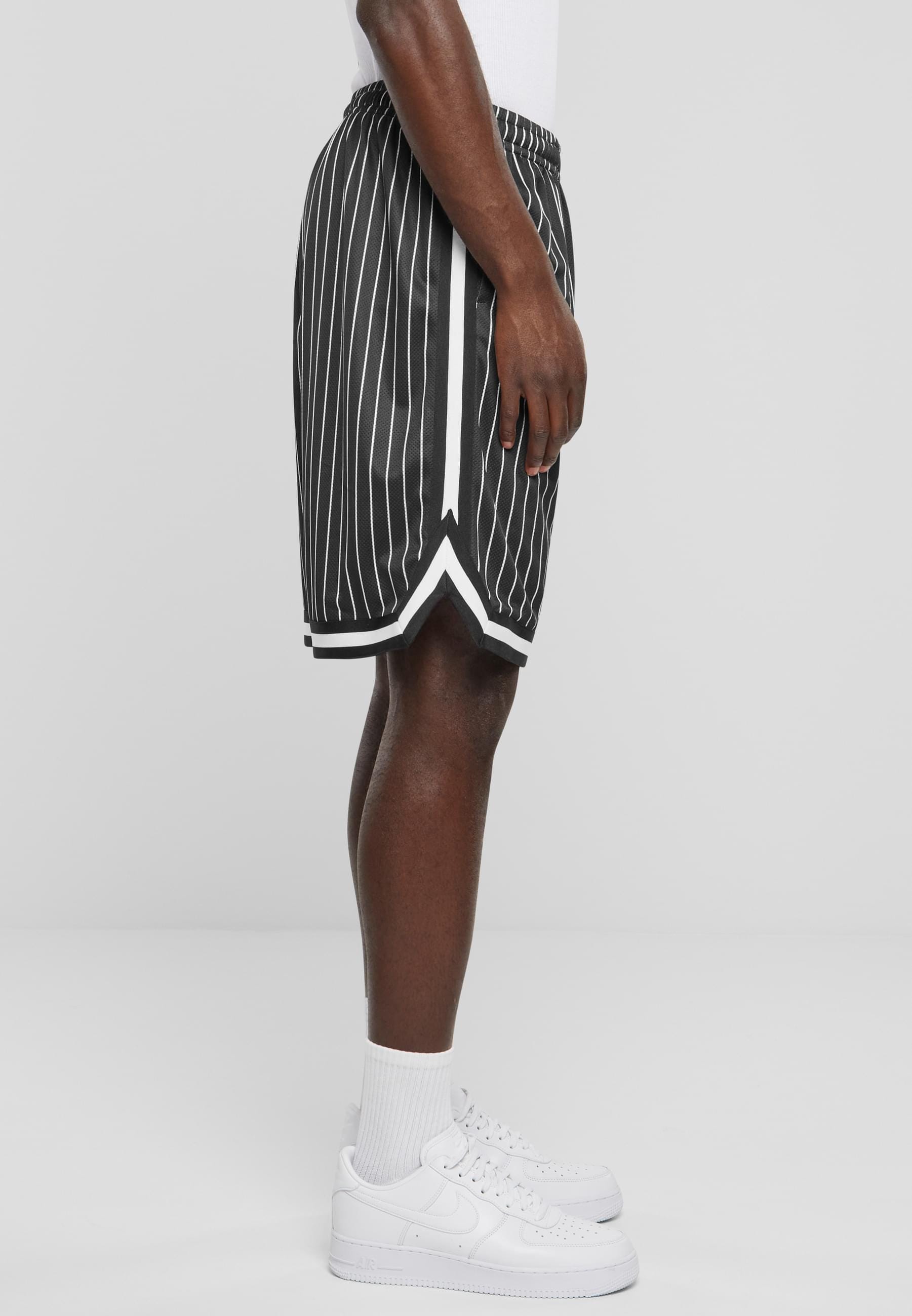 URBAN CLASSICS Shorts »Urban Classics Herren Striped Mesh Shorts«, (1 tlg.)